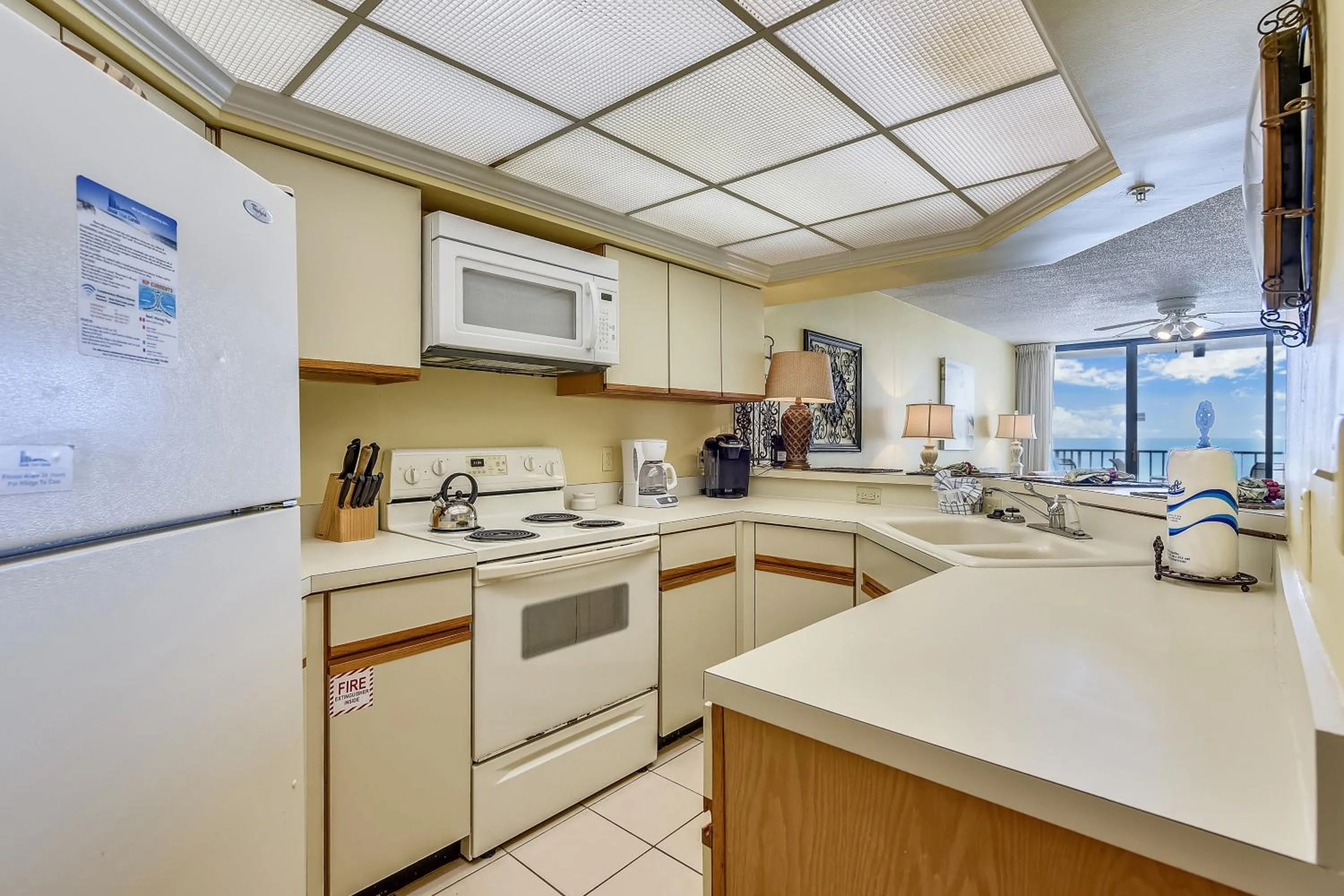 Summerhouse 710B by Book That Condo