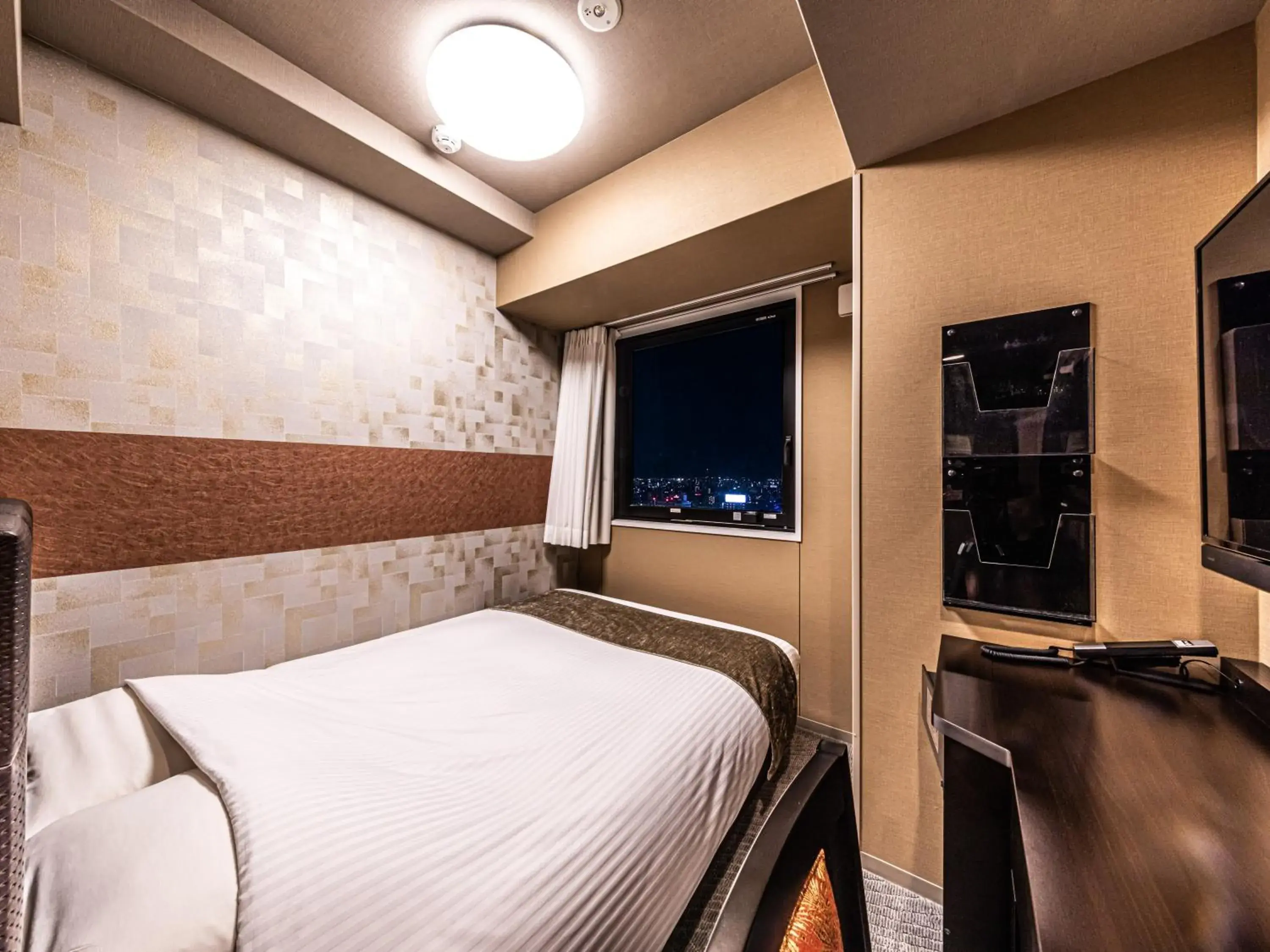 Photo of the whole room, Bed in APA Hotel Shin Osaka Eki Tower Photo of the whole room, Bed in APA Hotel Shin Osaka Eki Tower