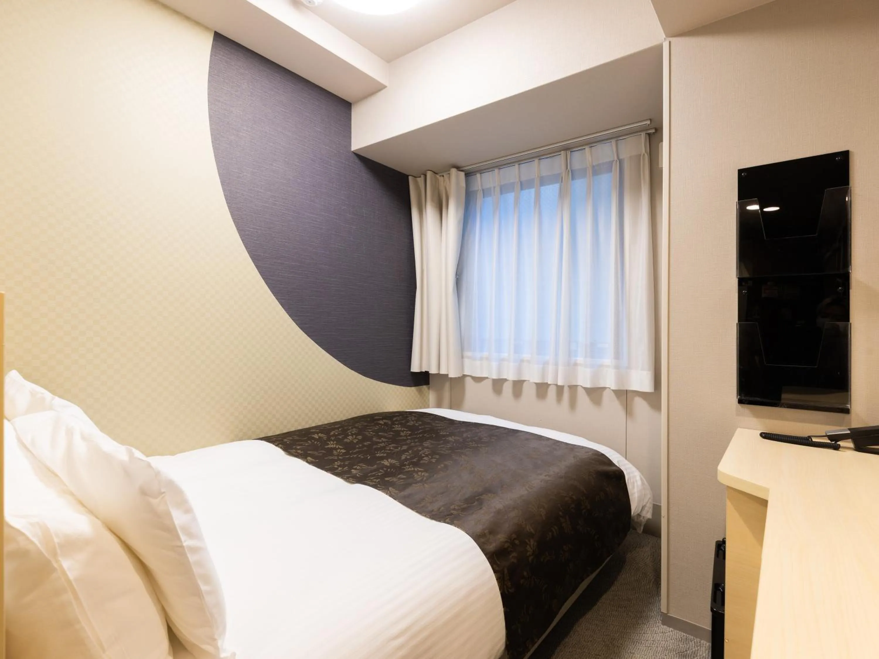 Photo of the whole room, Bed in APA Hotel Shin Osaka Ekimae Tower