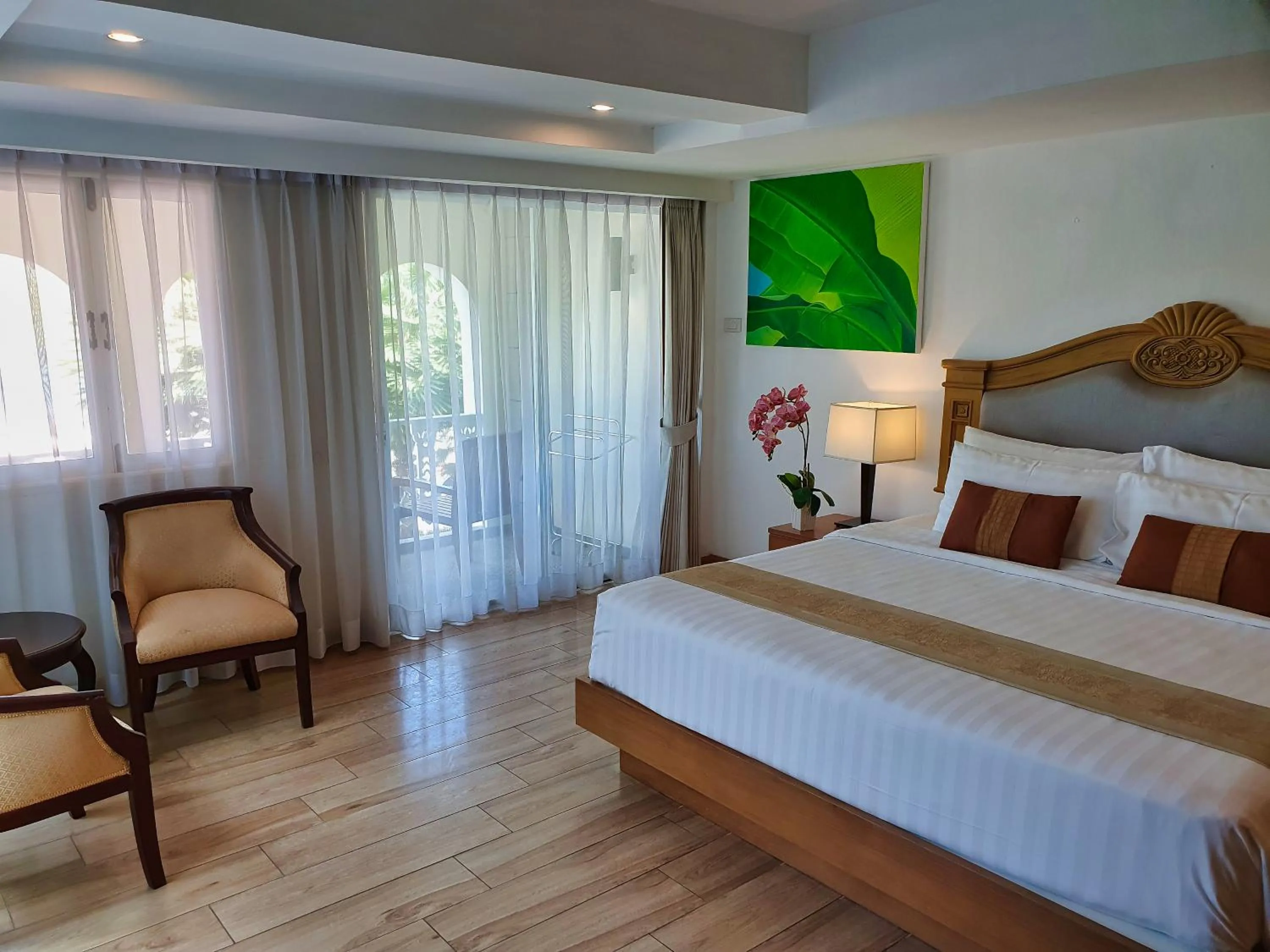 Deluxe Double Room with Sea View in Sea Pearl Beach Resort