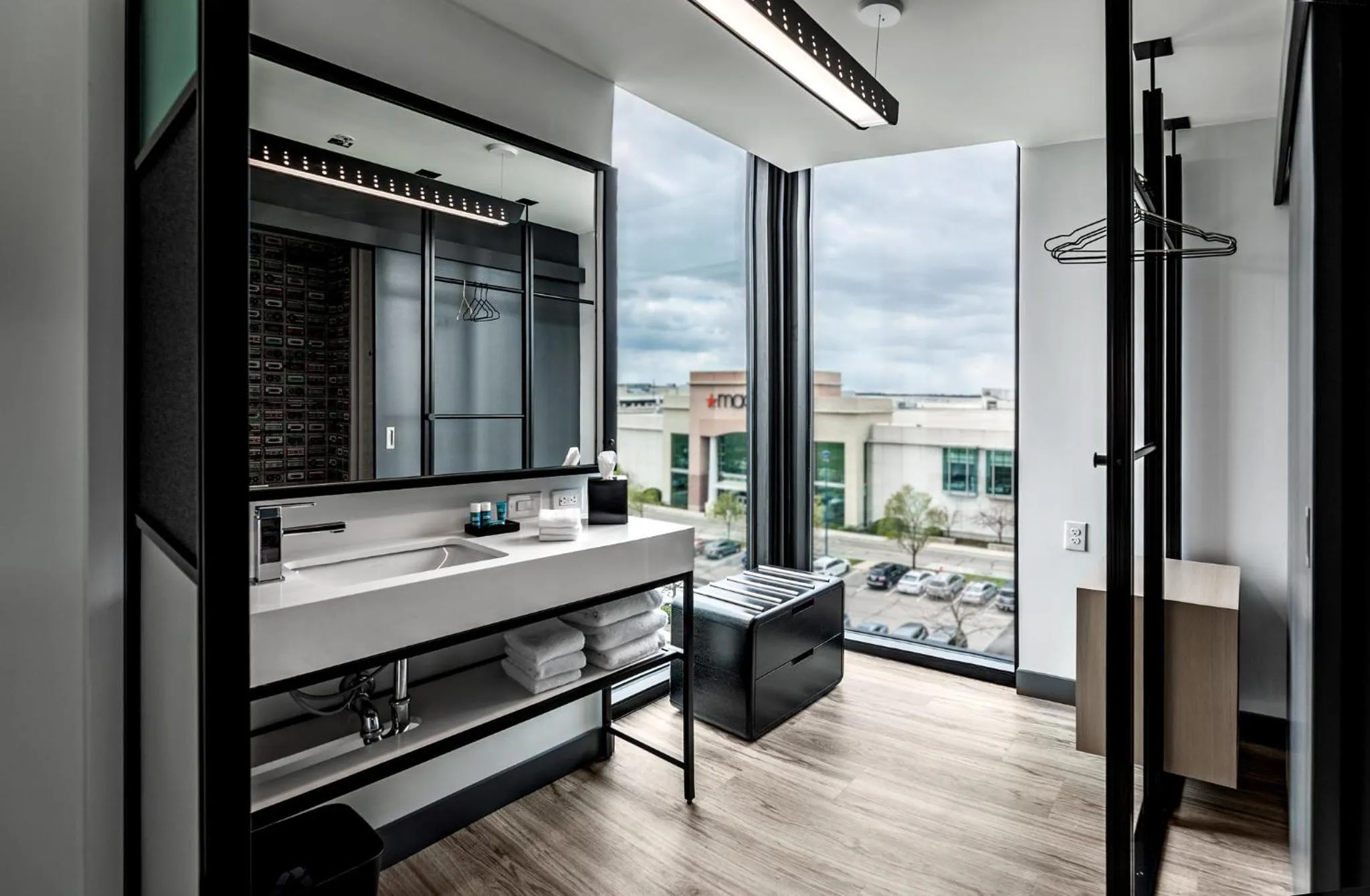 City view in Aloft Columbus Easton