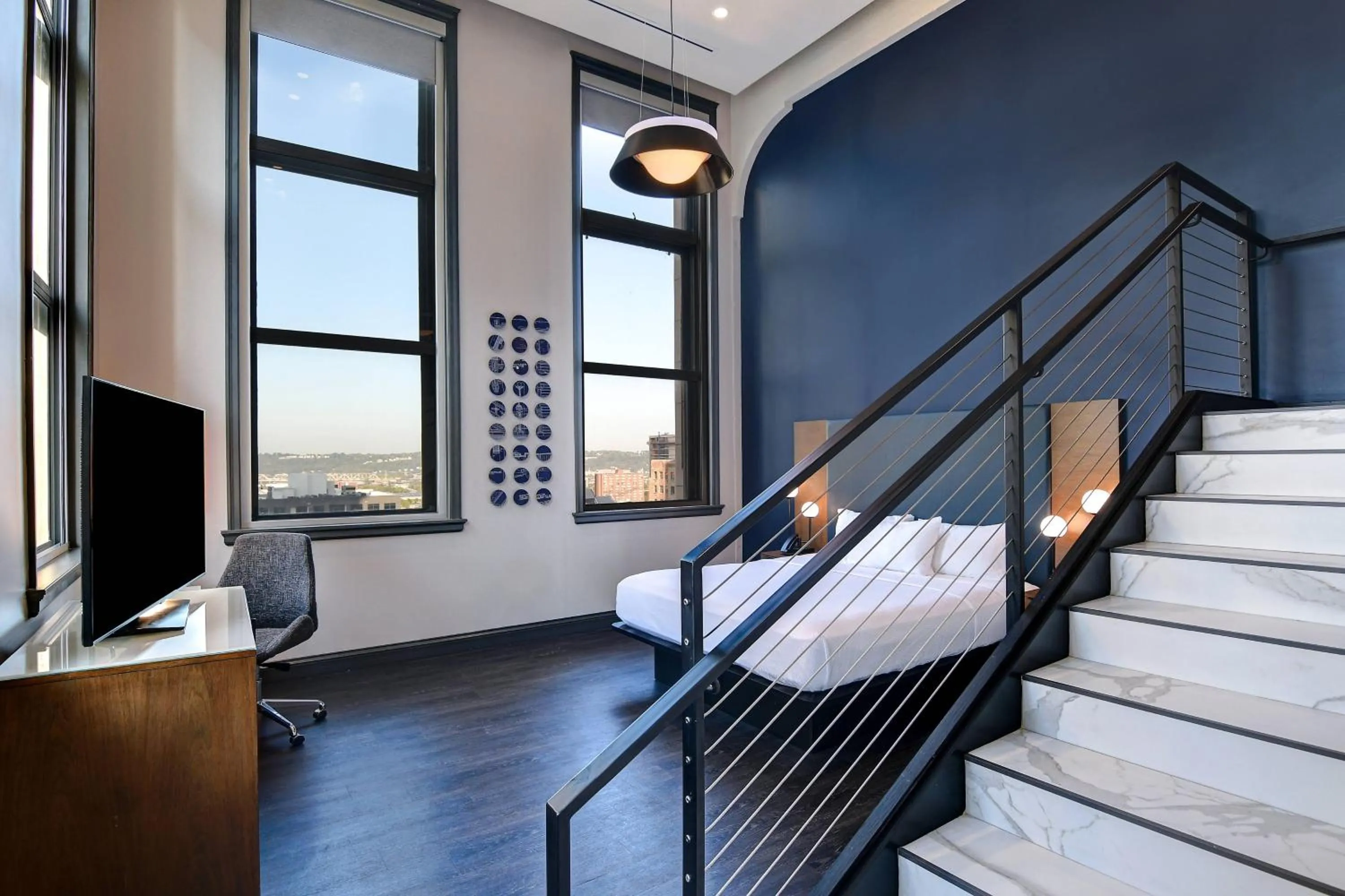 Photo of the whole room in Courtyard by Marriott Cincinnati Downtown