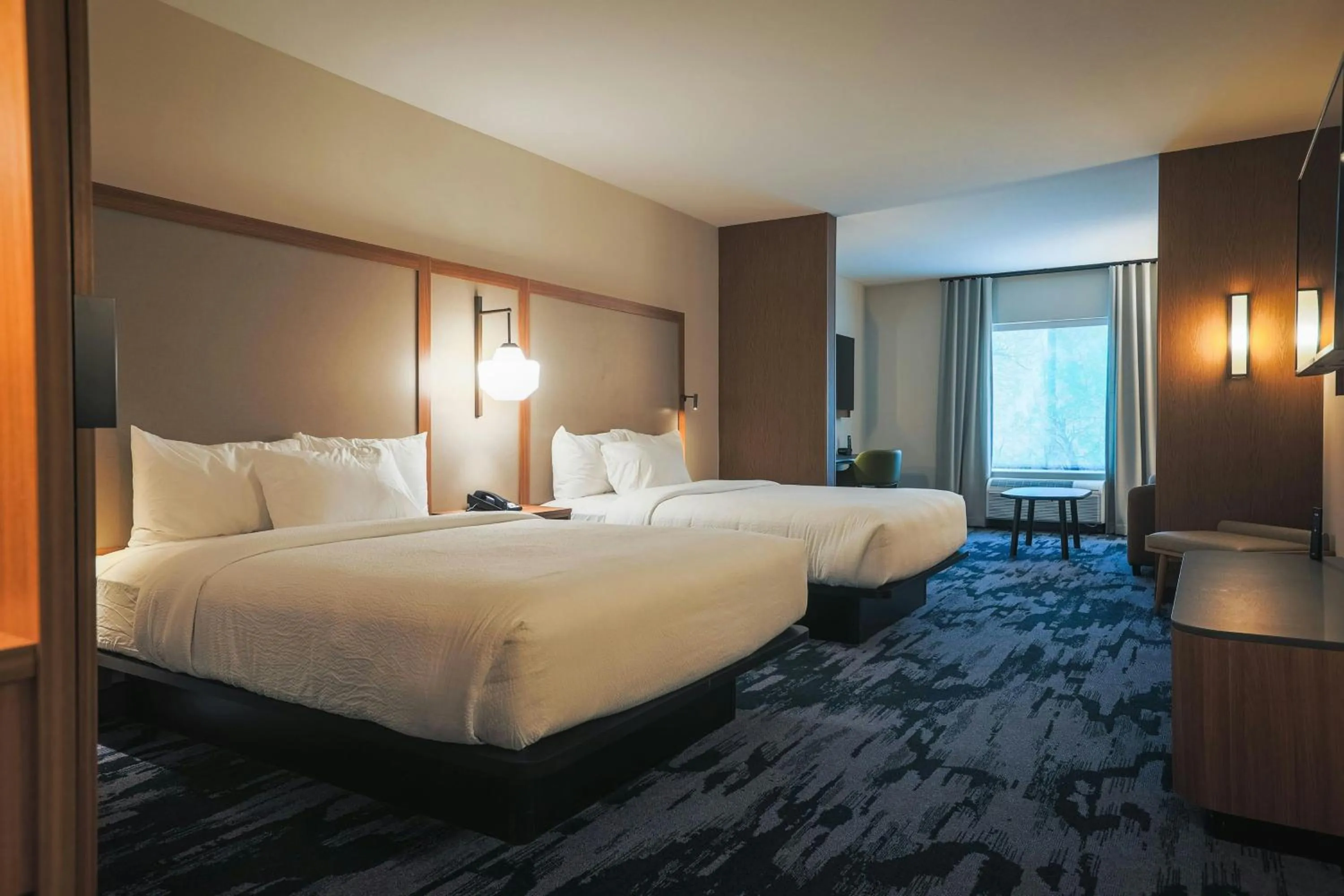 Photo of the whole room, Bed in Fairfield Inn & Suites Marquette