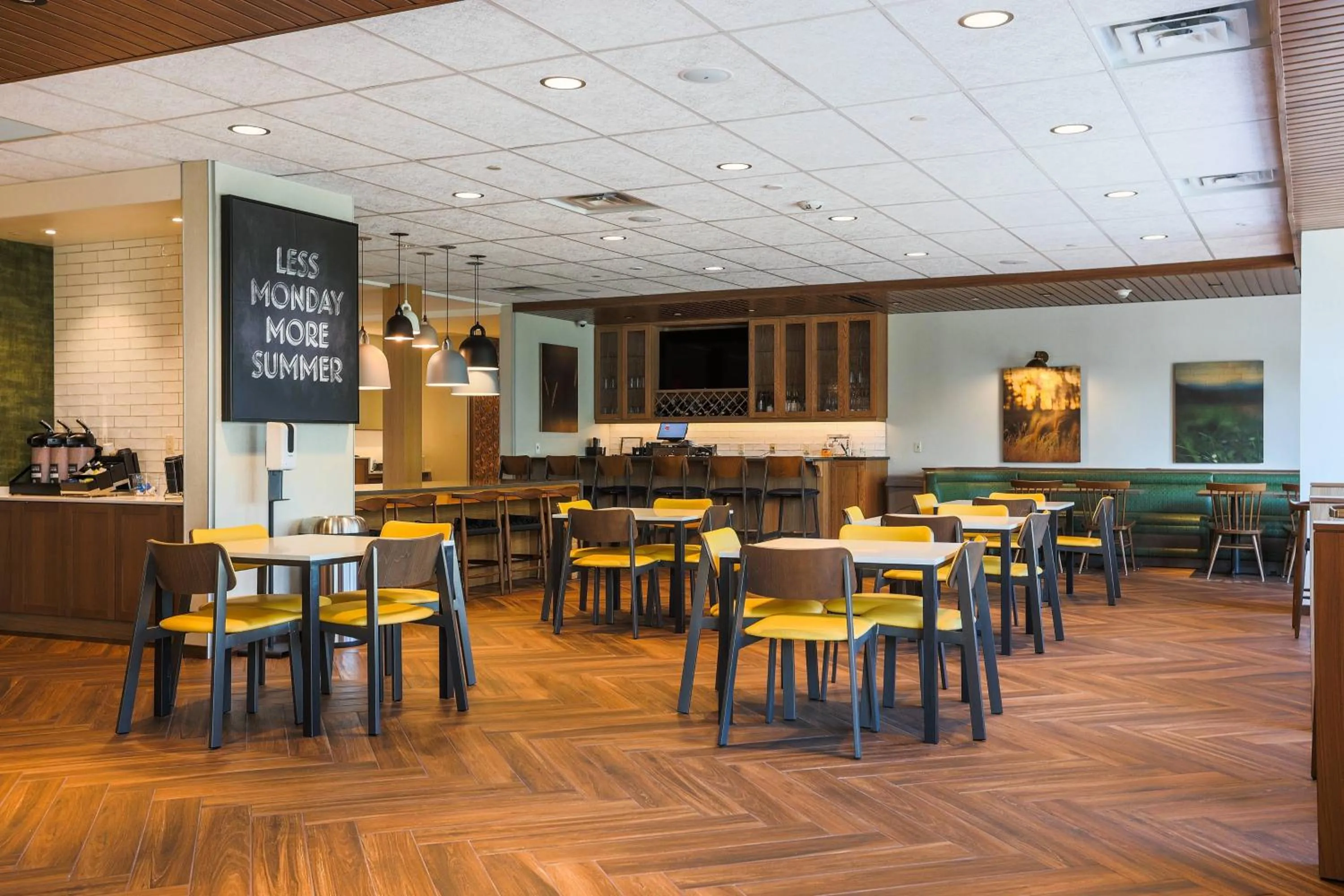 Breakfast in Fairfield Inn & Suites Marquette