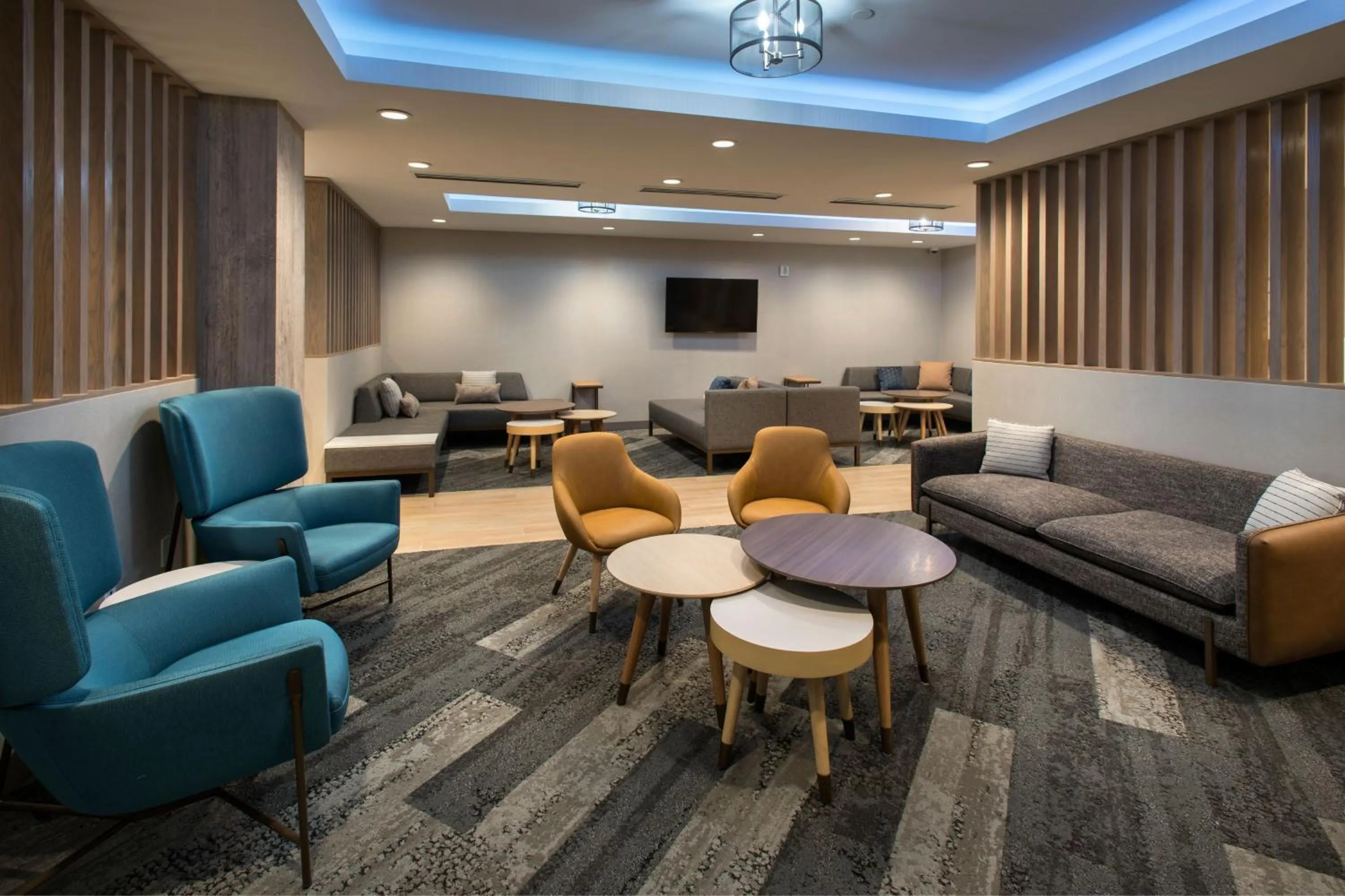 Lounge or bar in TownePlace Suites by Marriott New York Brooklyn