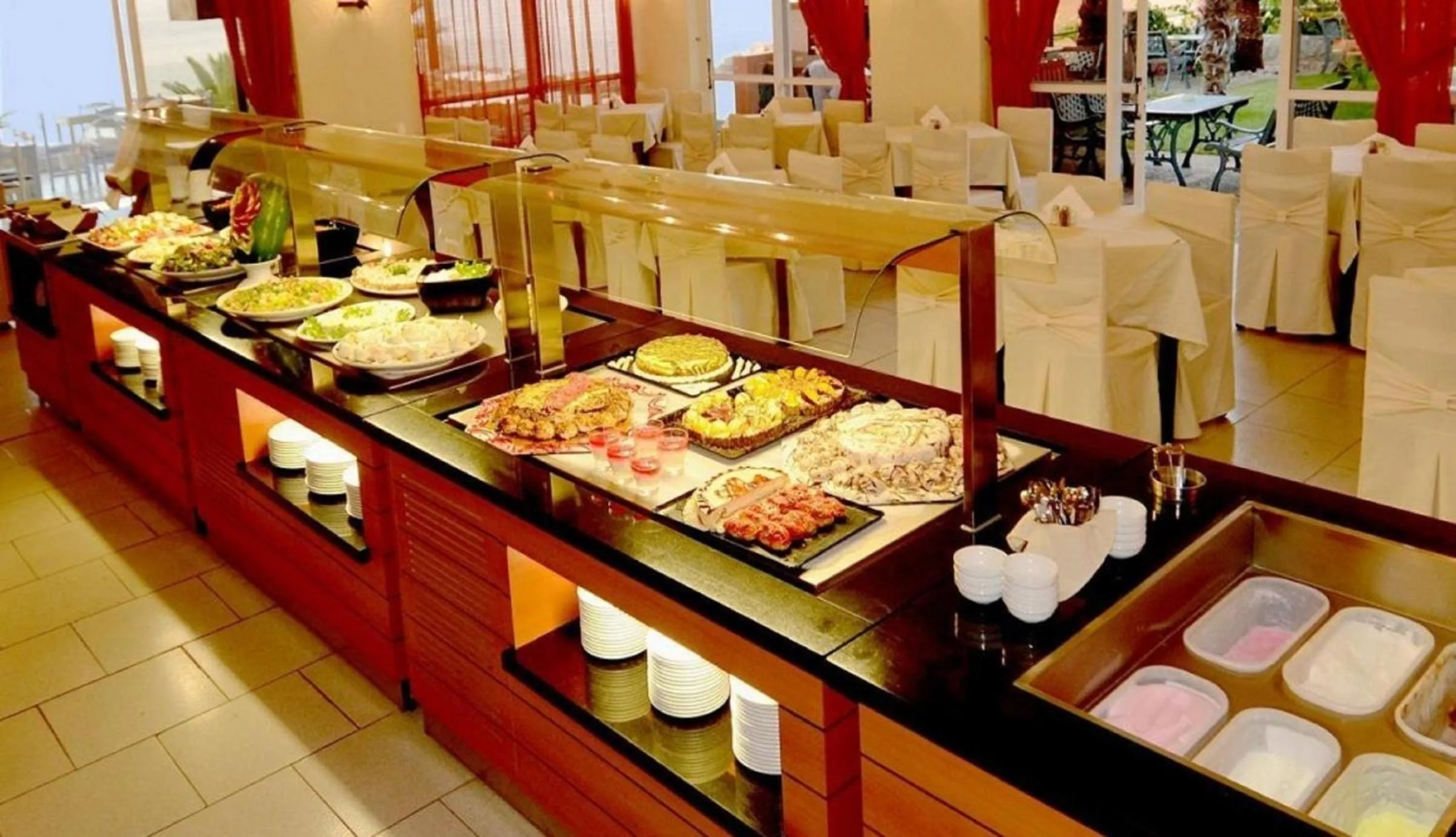 Restaurant/places to eat in Europa Resort Hotel
