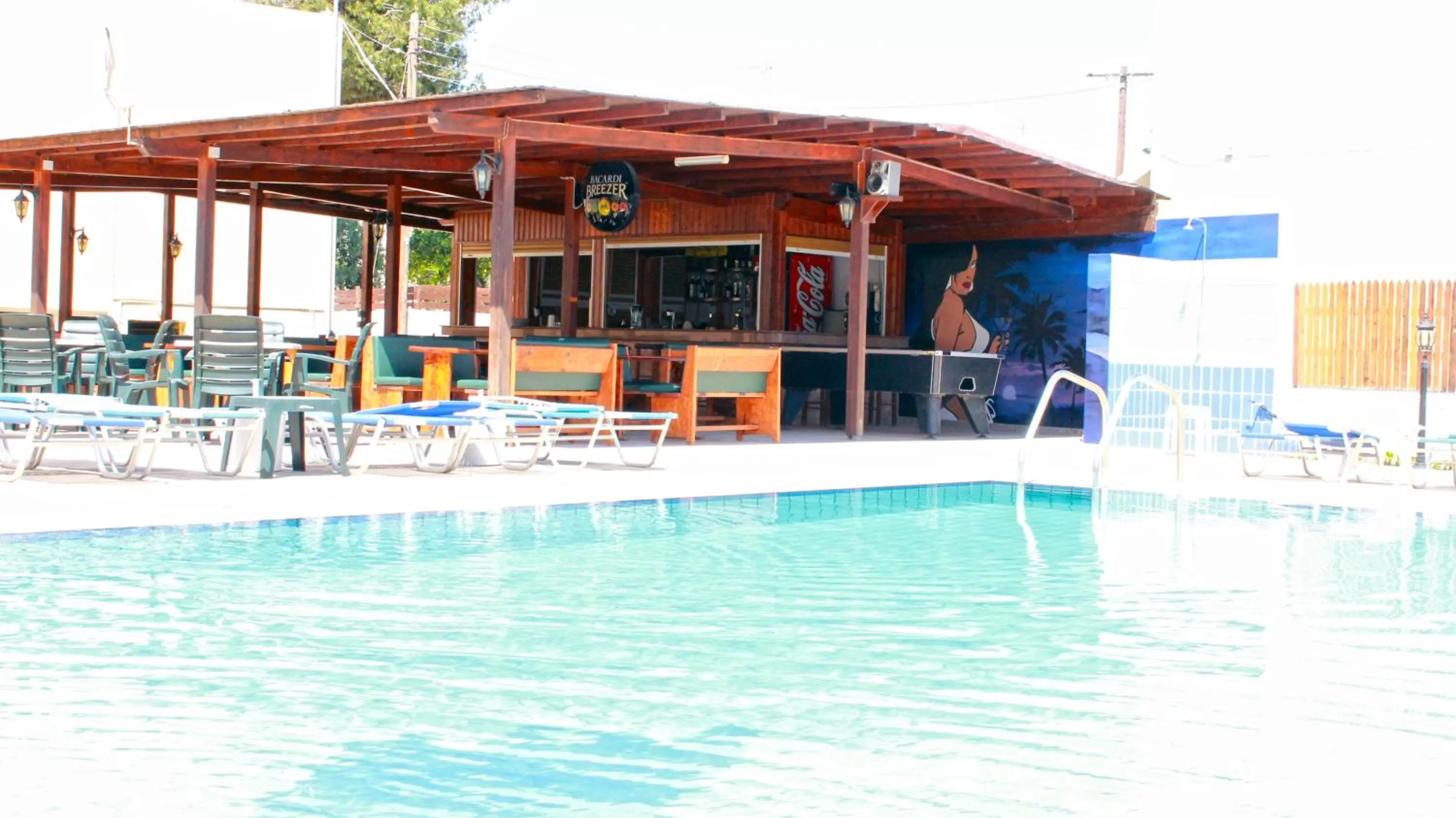 Restaurant/places to eat in Florea Hotel Apartments