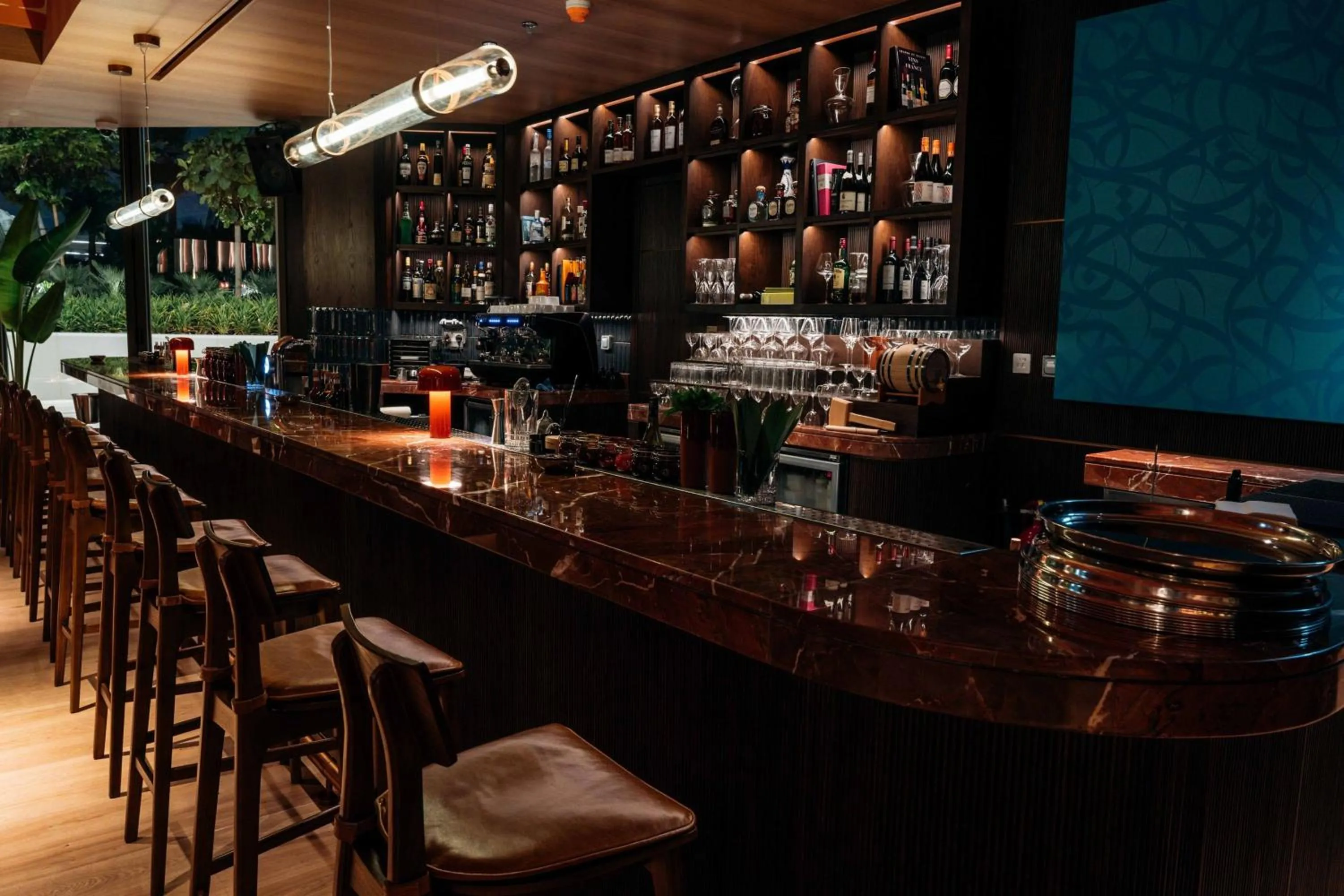 Lounge or bar in The St. Regis Dubai, The Palm