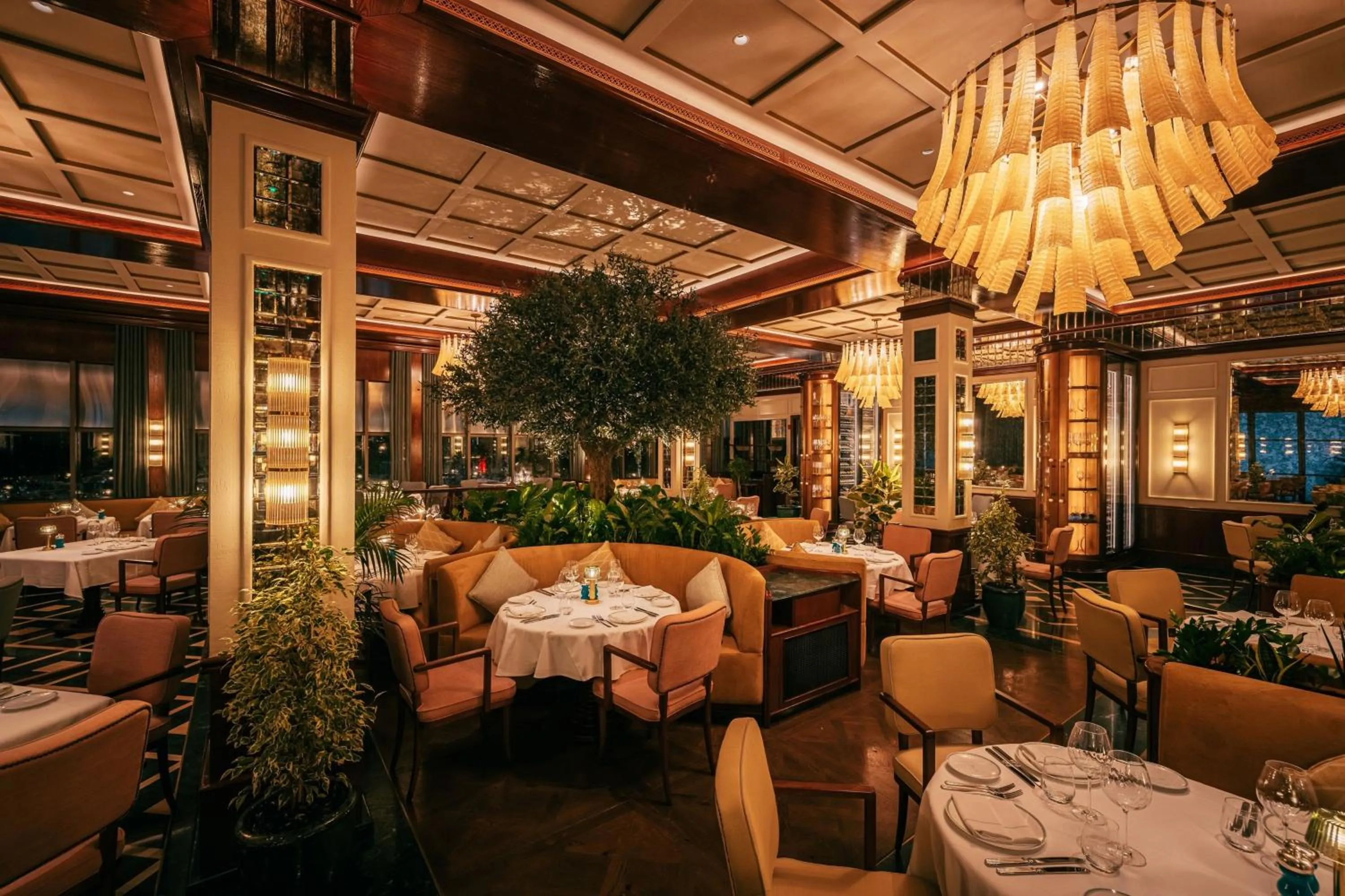 Restaurant/places to eat in The St. Regis Dubai, The Palm