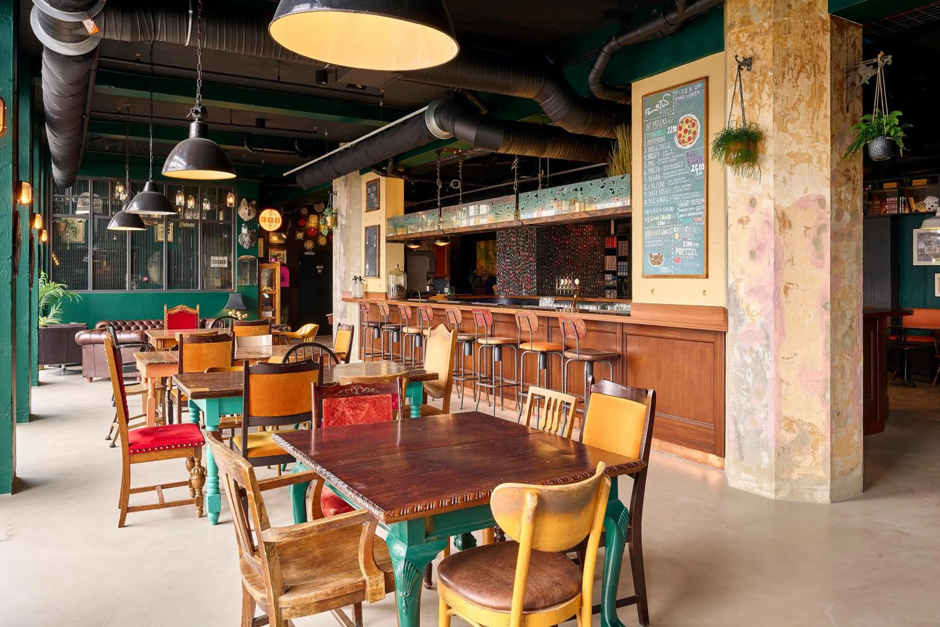 Restaurant/places to eat in KEX Hostel and Hotel