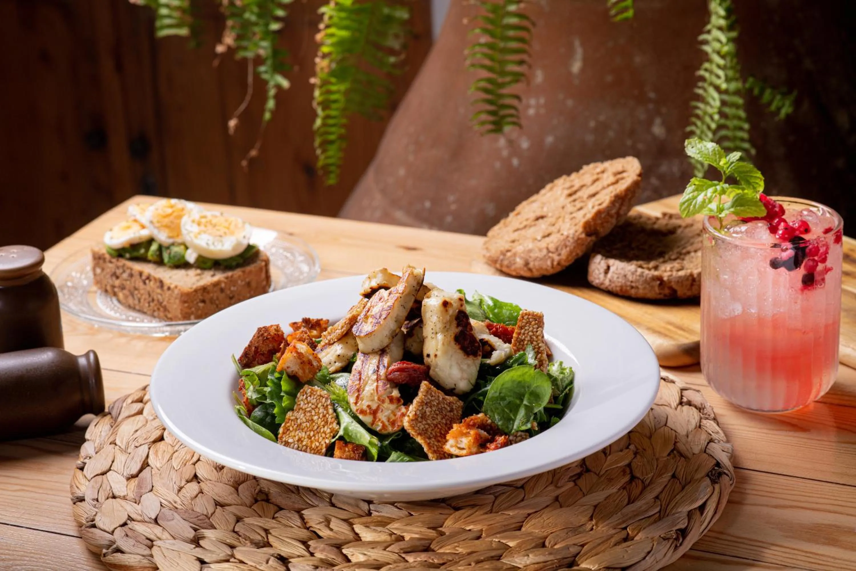 Restaurant/places to eat in Elèa Concept Hotel & Suites