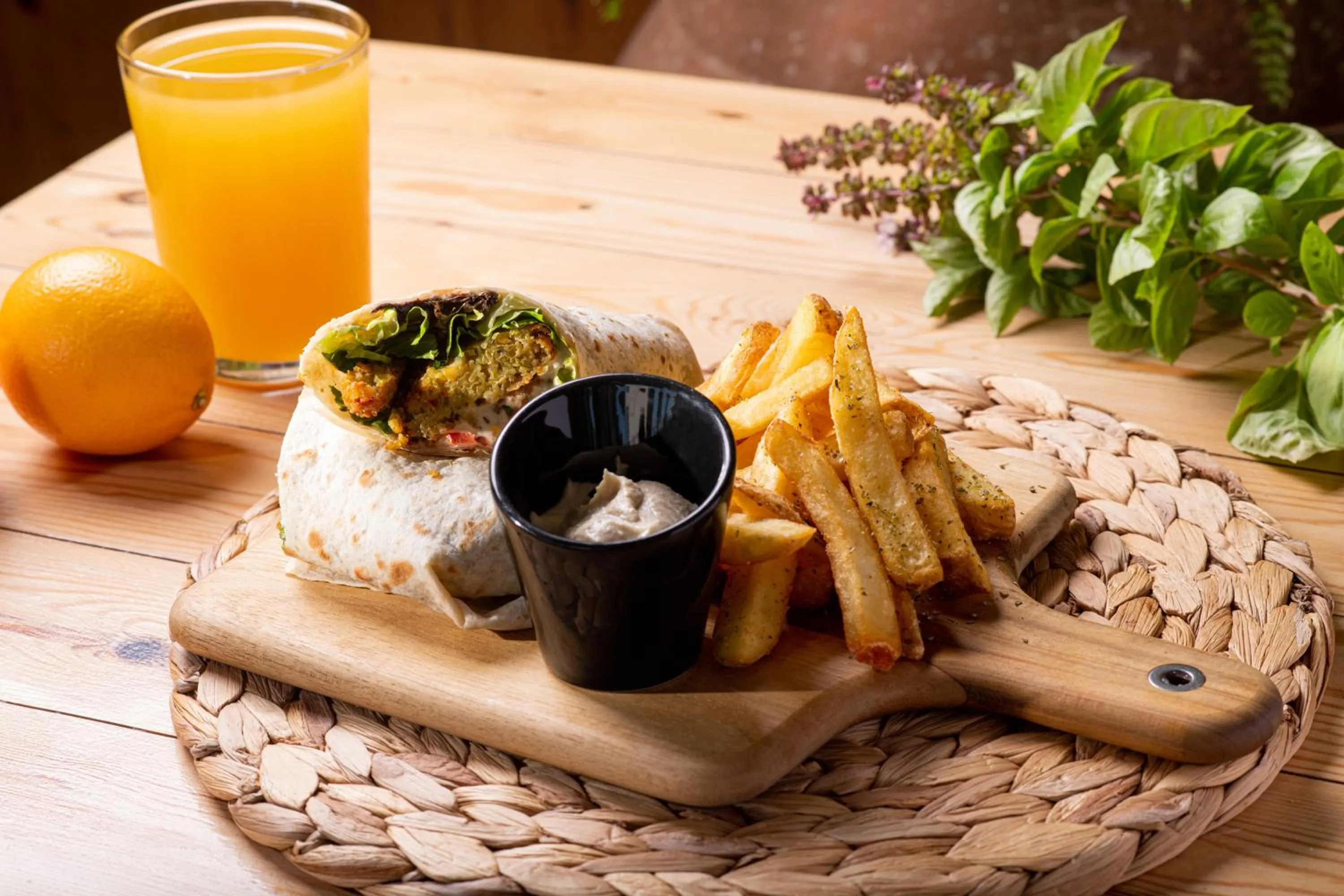 Restaurant/places to eat in Elèa Concept Hotel & Suites