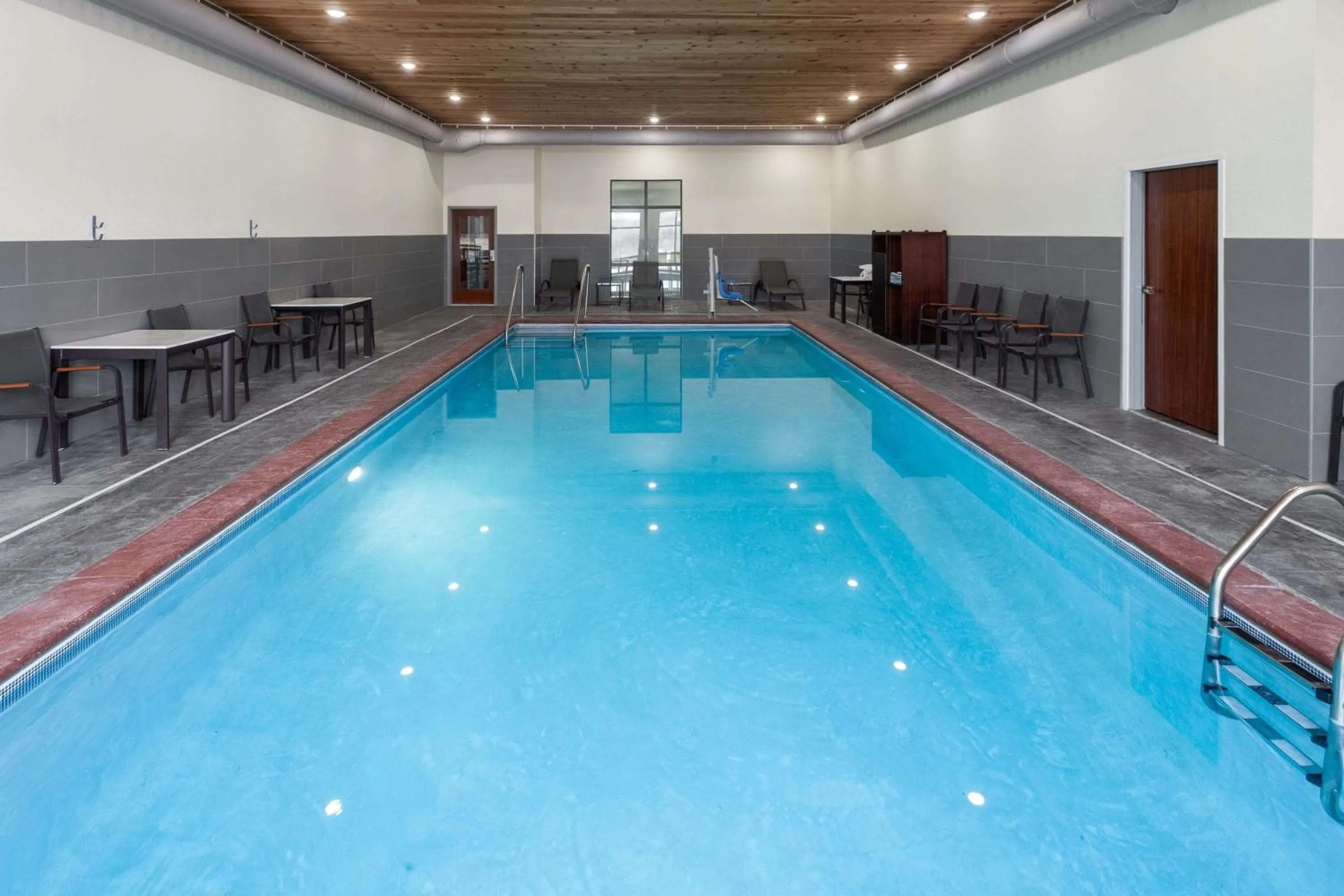 Pool view in La Quinta Inn & Suites by Wyndham Coralville Iowa City