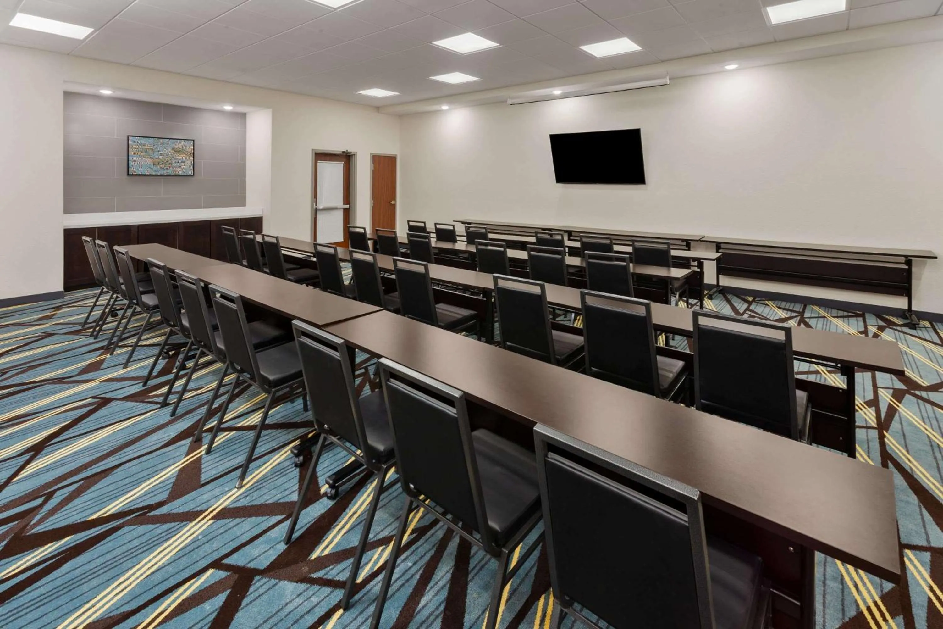 Meeting/conference room in La Quinta Inn & Suites by Wyndham Coralville Iowa City