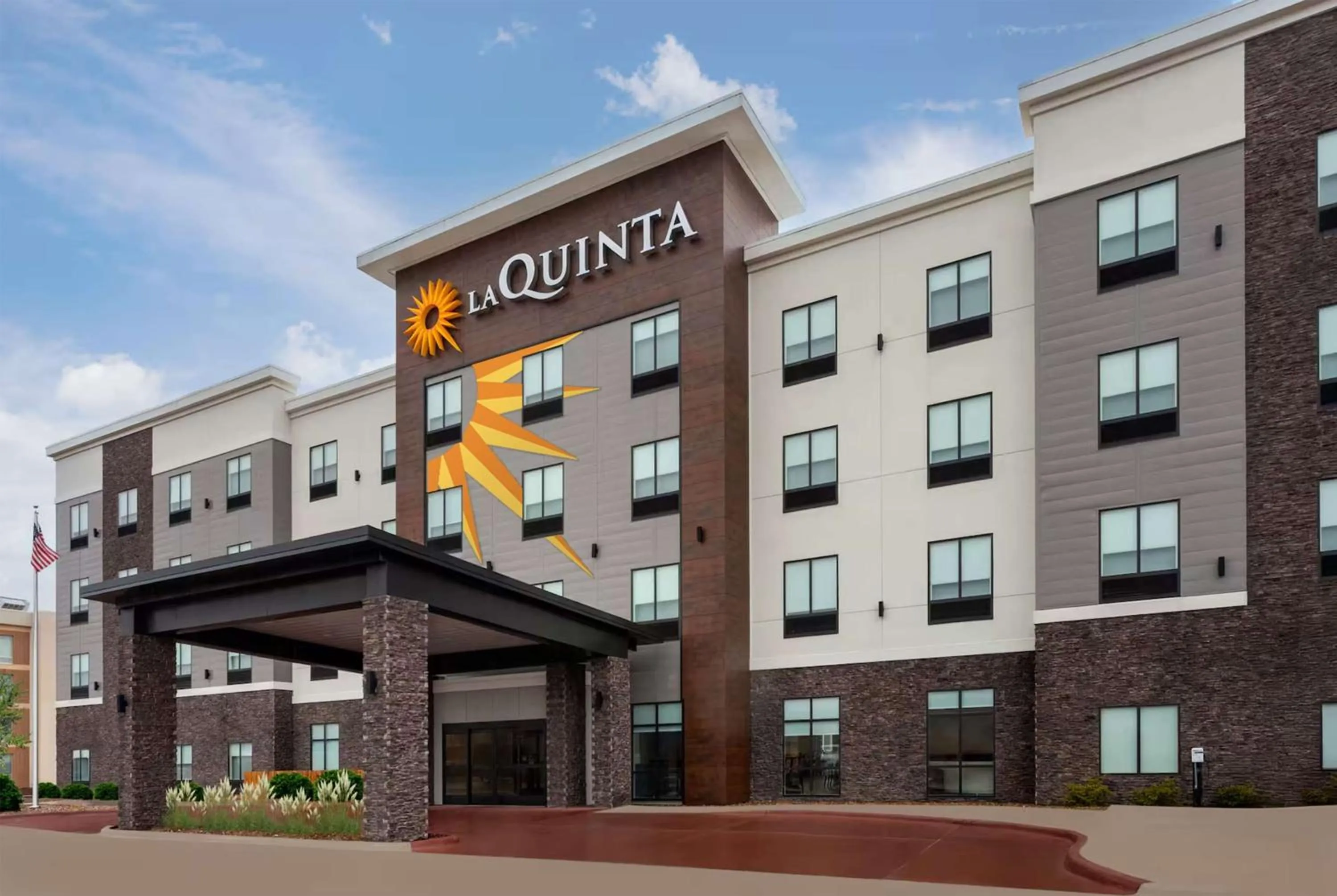 Property building in La Quinta Inn & Suites by Wyndham Coralville Iowa City