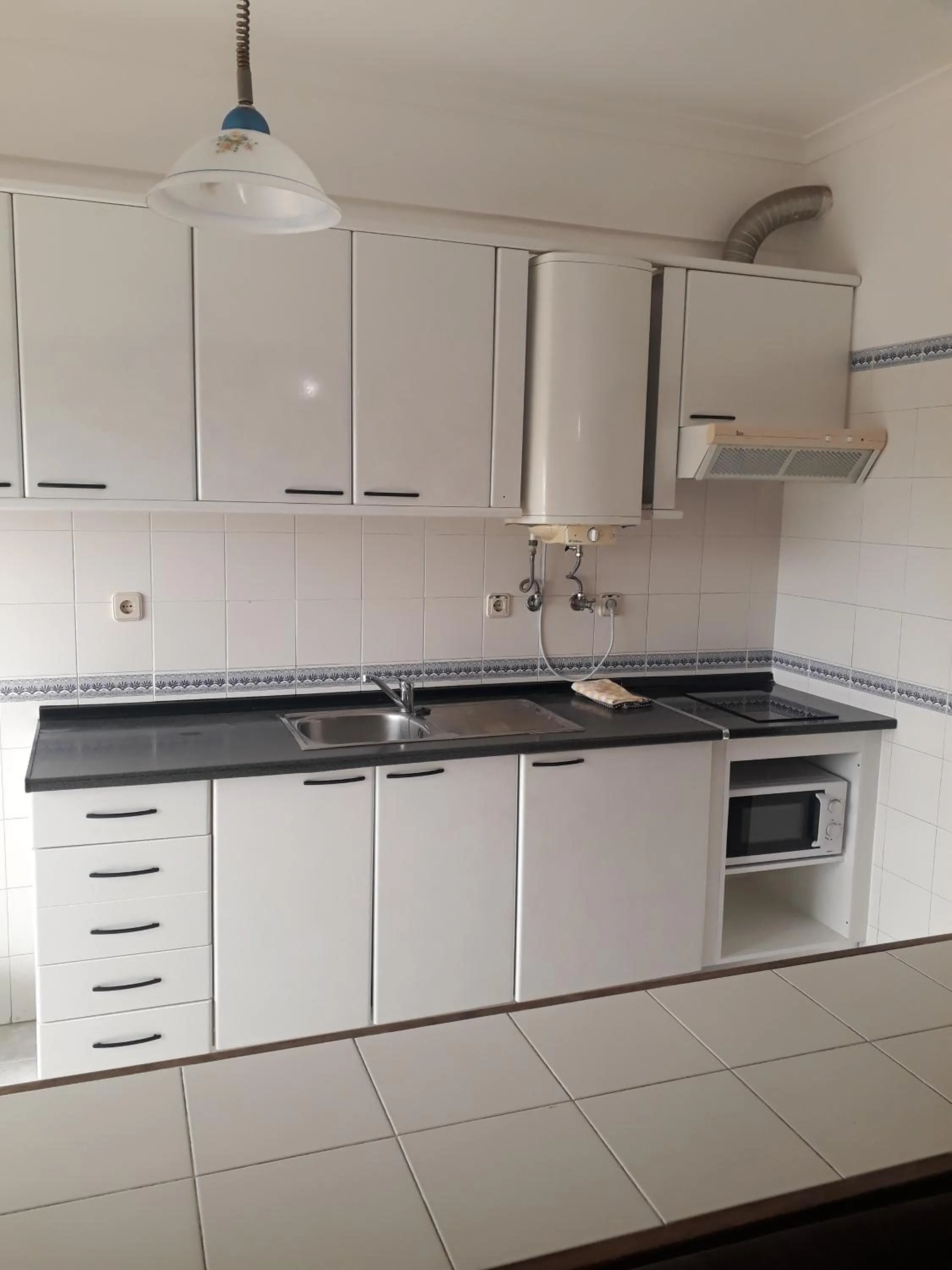 Kitchen or kitchenette in cantinho do mar