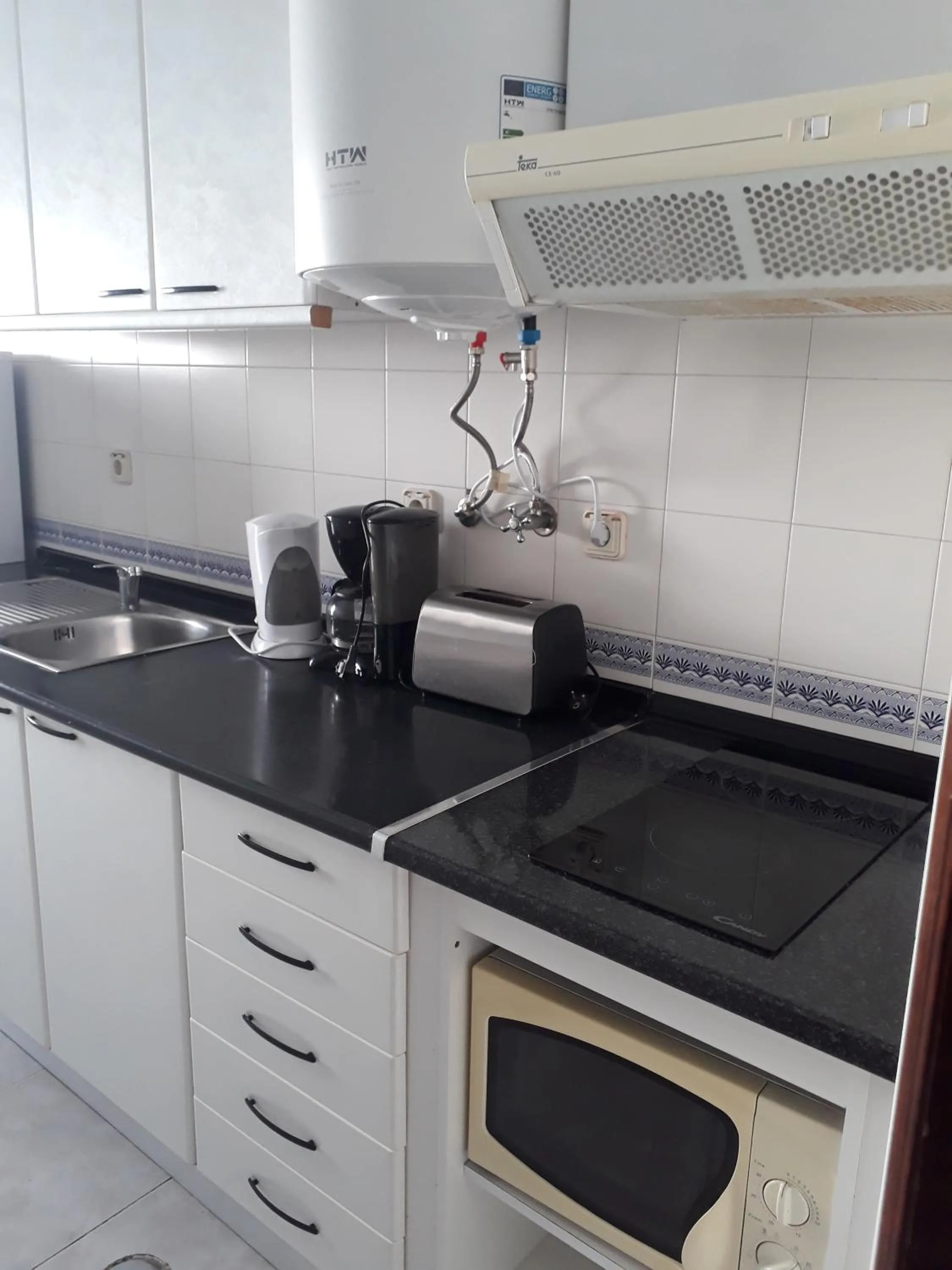 Communal kitchen in cantinho do mar