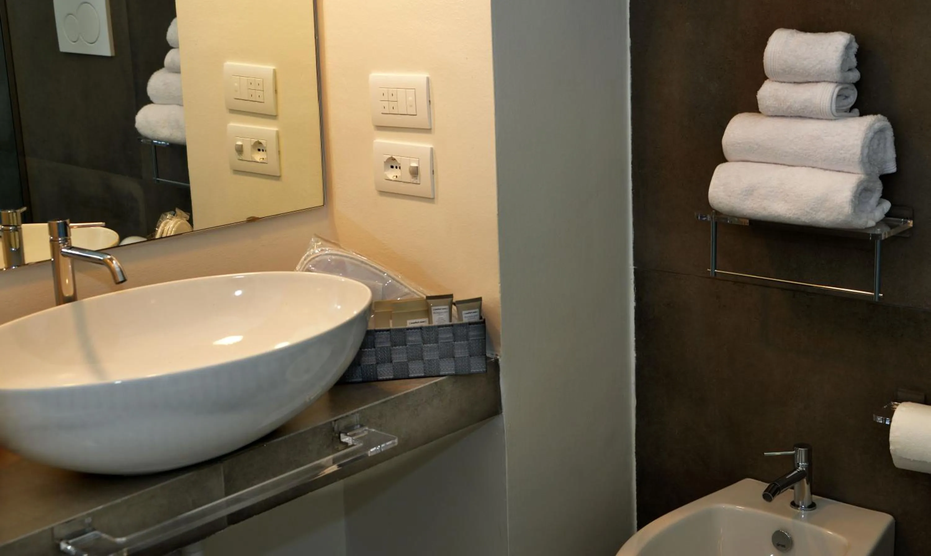 Bathroom in Sunshine Luxury Rooms