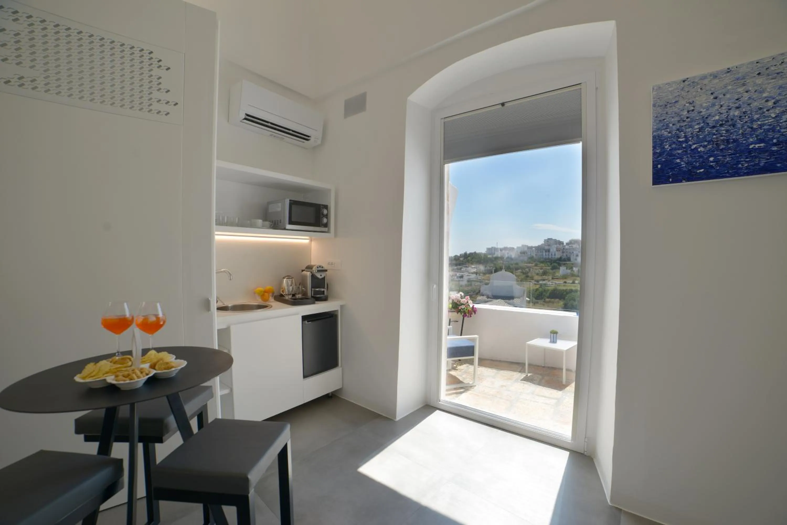 Photo of the whole room in Sunshine Luxury Rooms