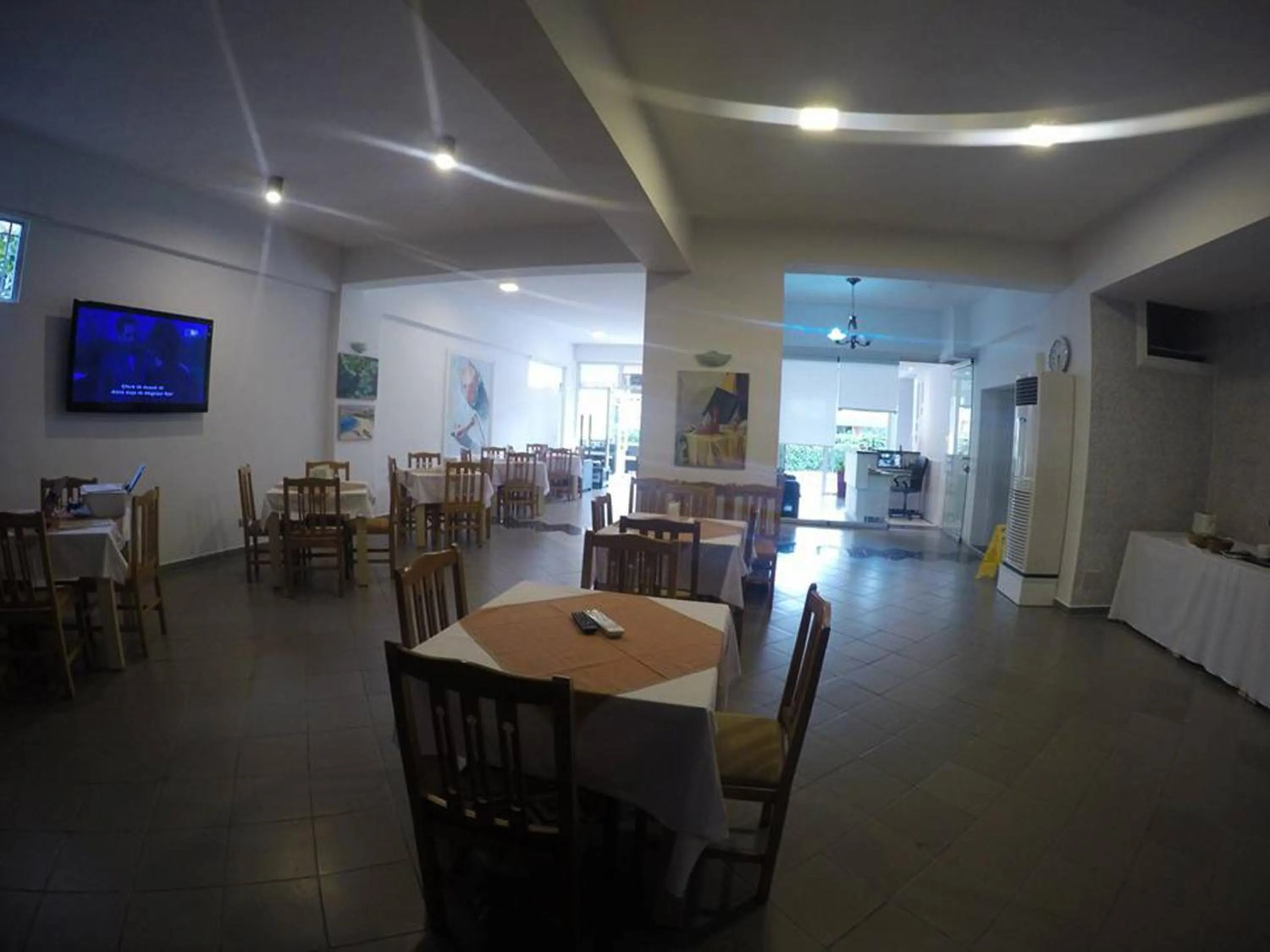 Restaurant/places to eat in Hotel Aulona