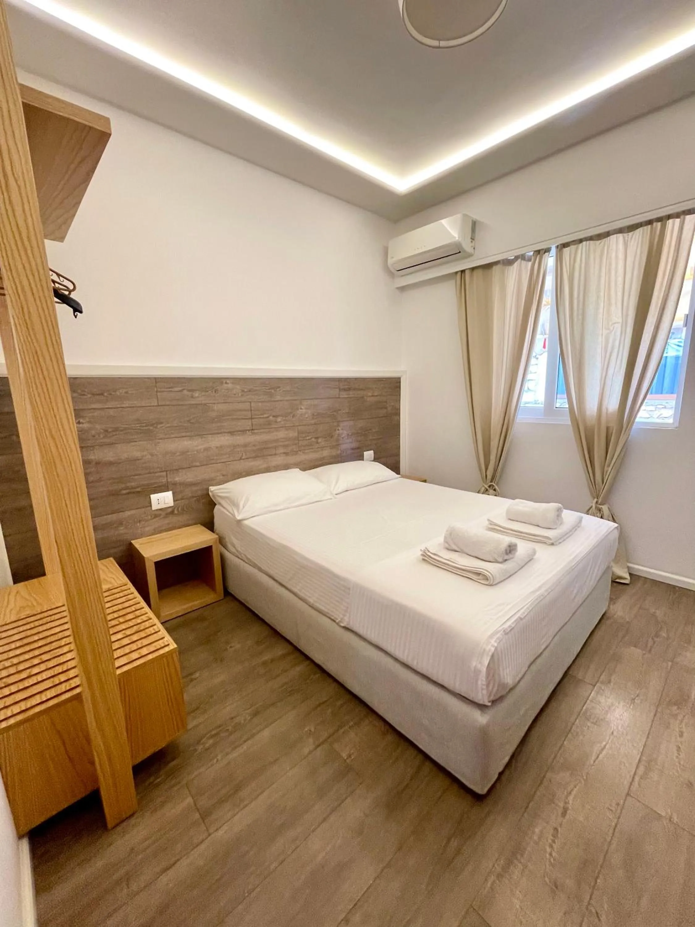 Bed in Hotel Aulona