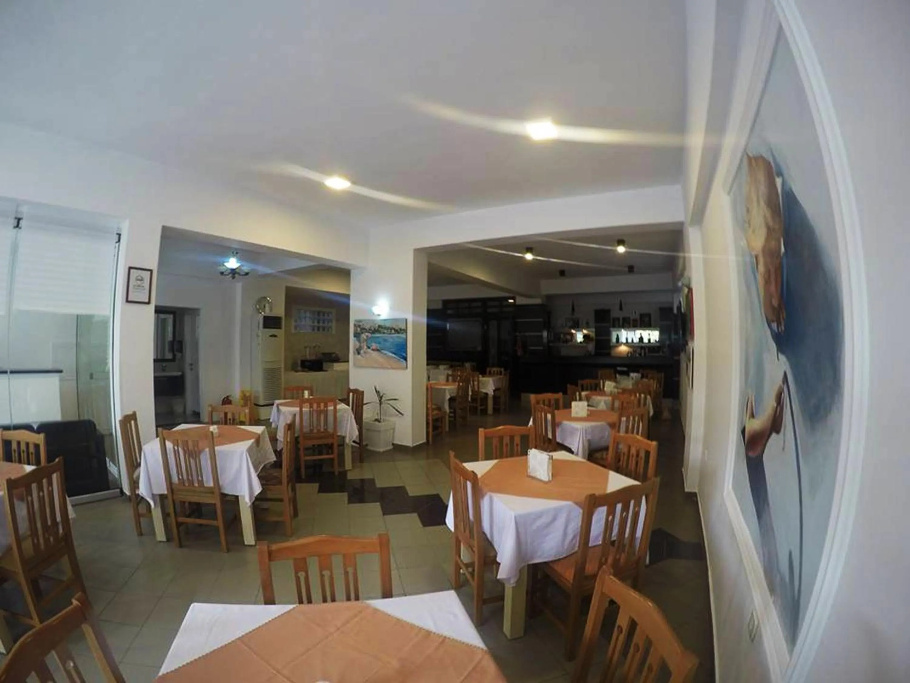 Restaurant/places to eat in Hotel Aulona
