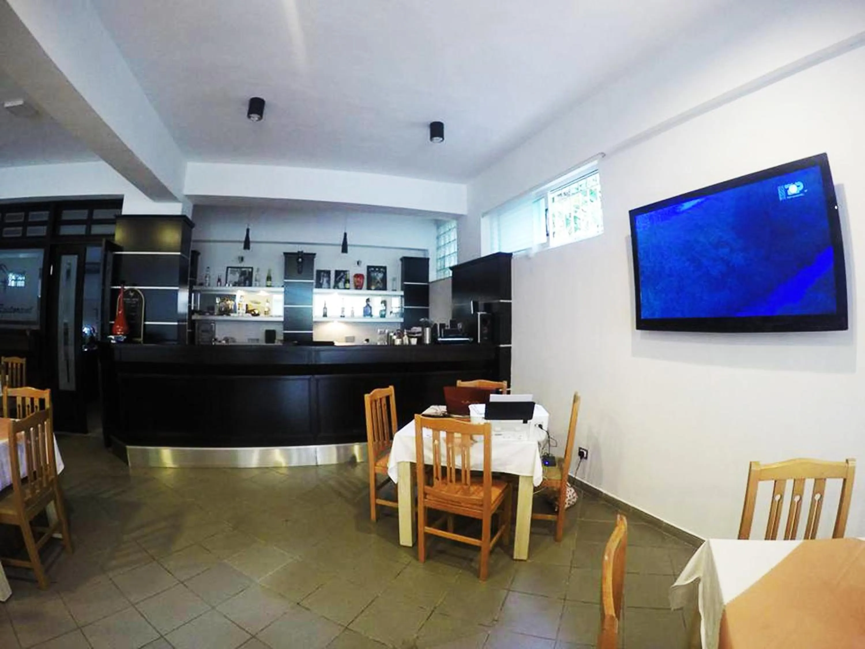 Restaurant/places to eat in Hotel Aulona