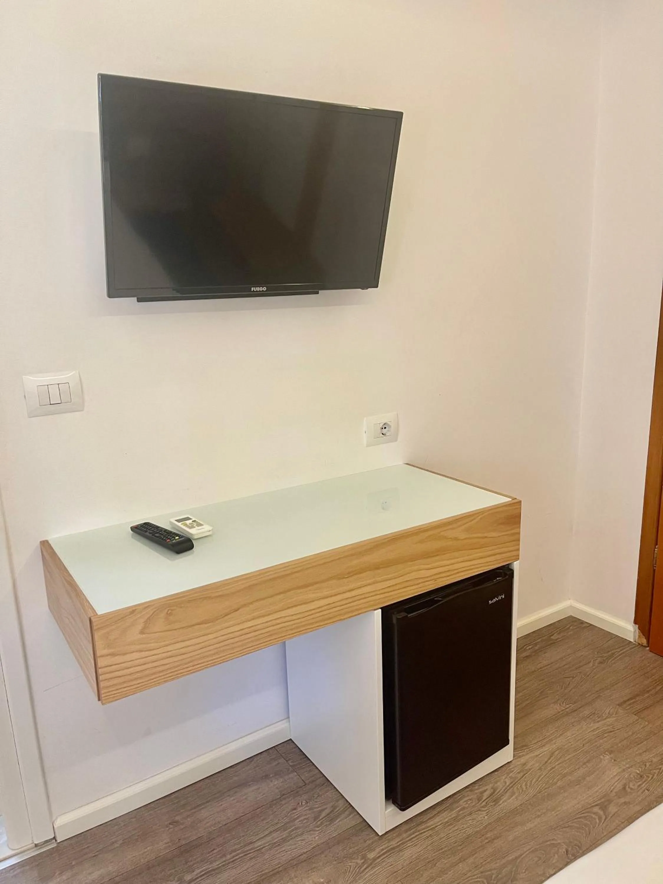 TV and multimedia in Hotel Aulona