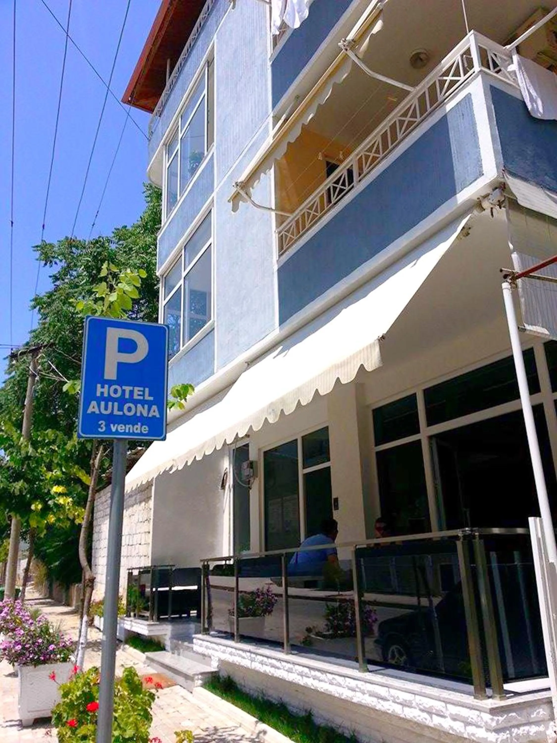 Facade/entrance in Hotel Aulona