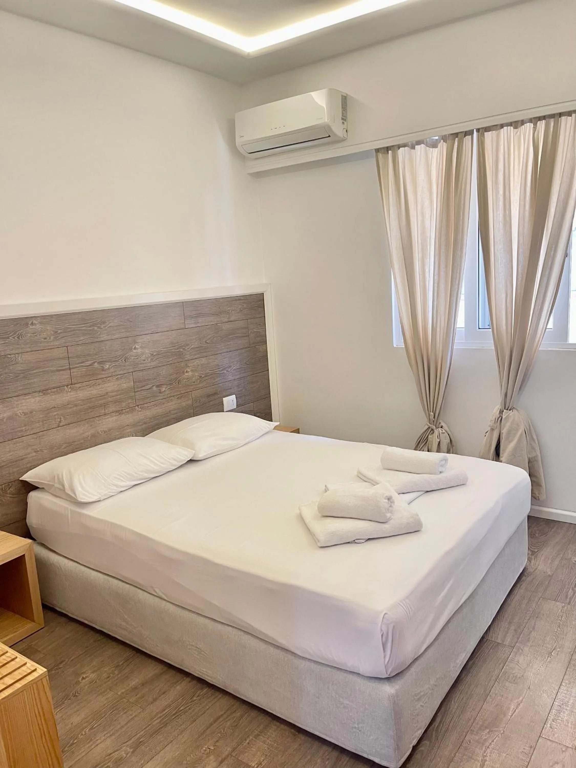 Bed in Hotel Aulona