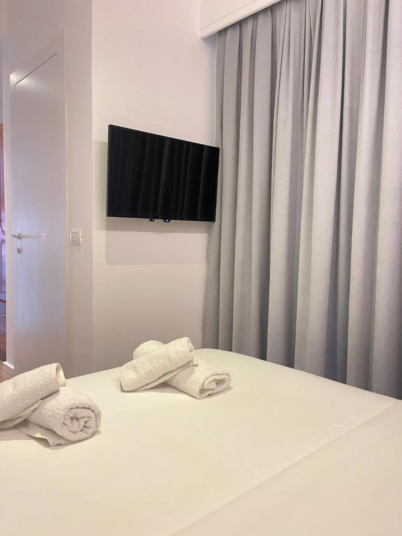 Bed in Hotel Aulona