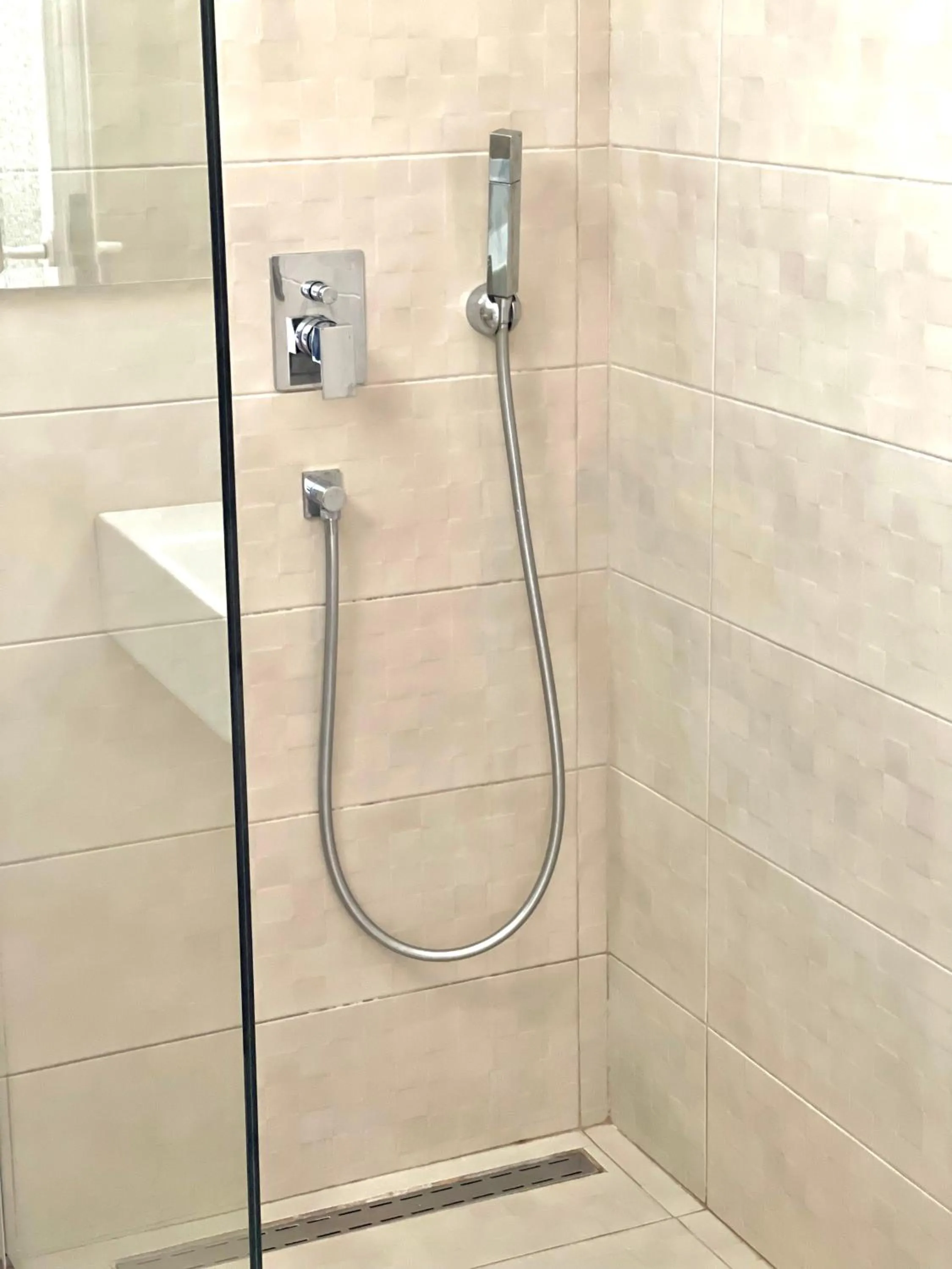 Shower in Hotel Aulona