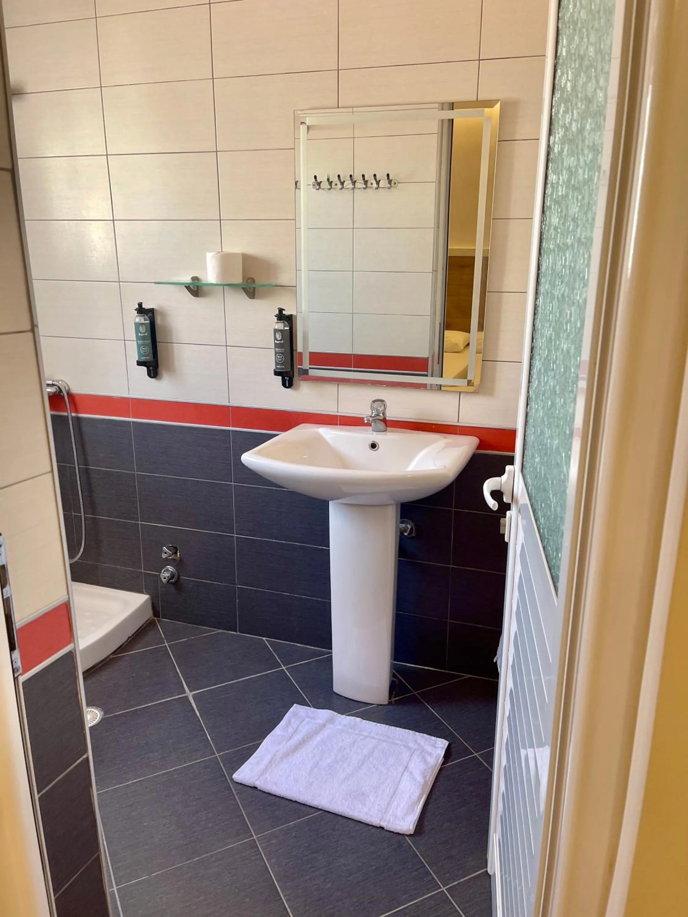 Toilet in Hotel Aulona