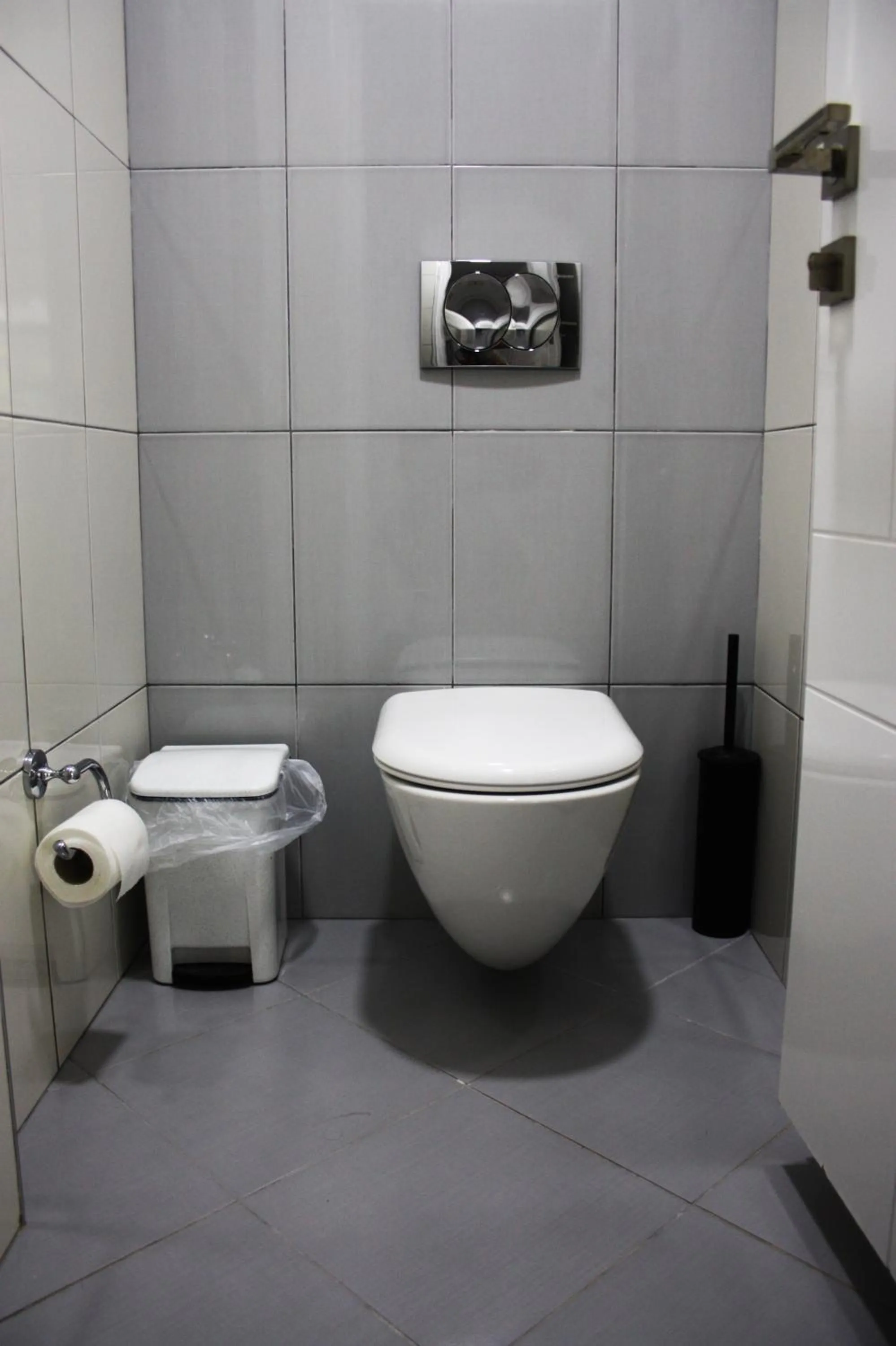 Toilet in Hotel Aulona