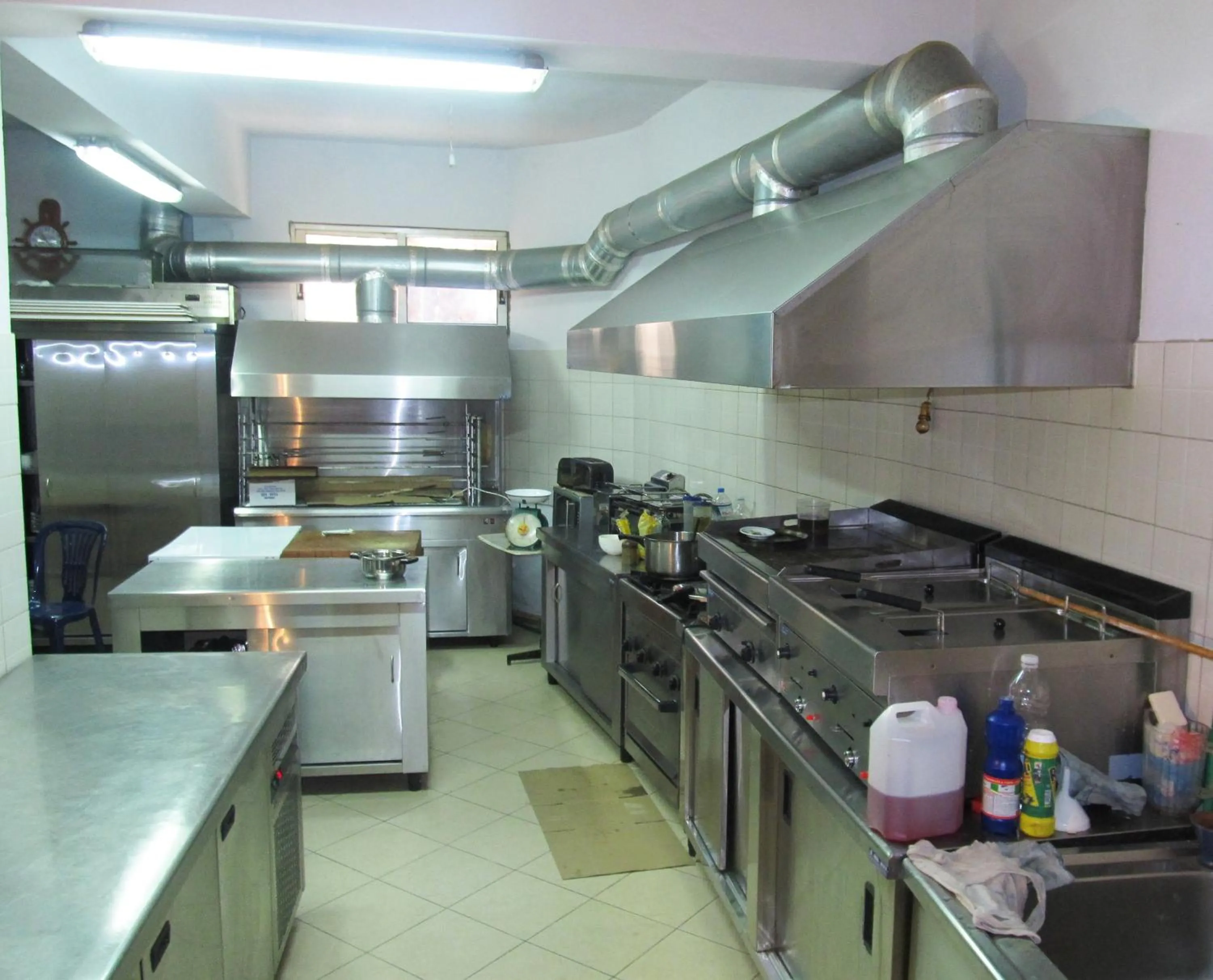 Kitchen or kitchenette in Hotel Aulona