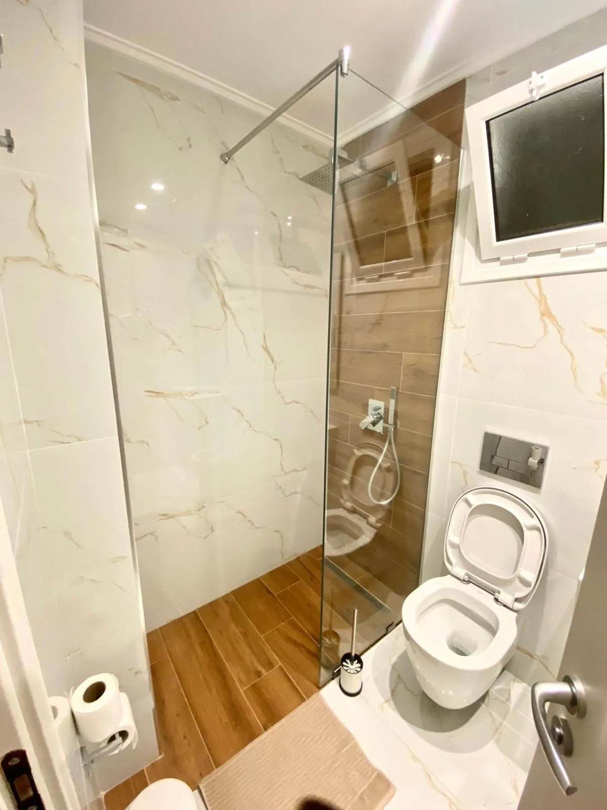Shower in Hotel Aulona
