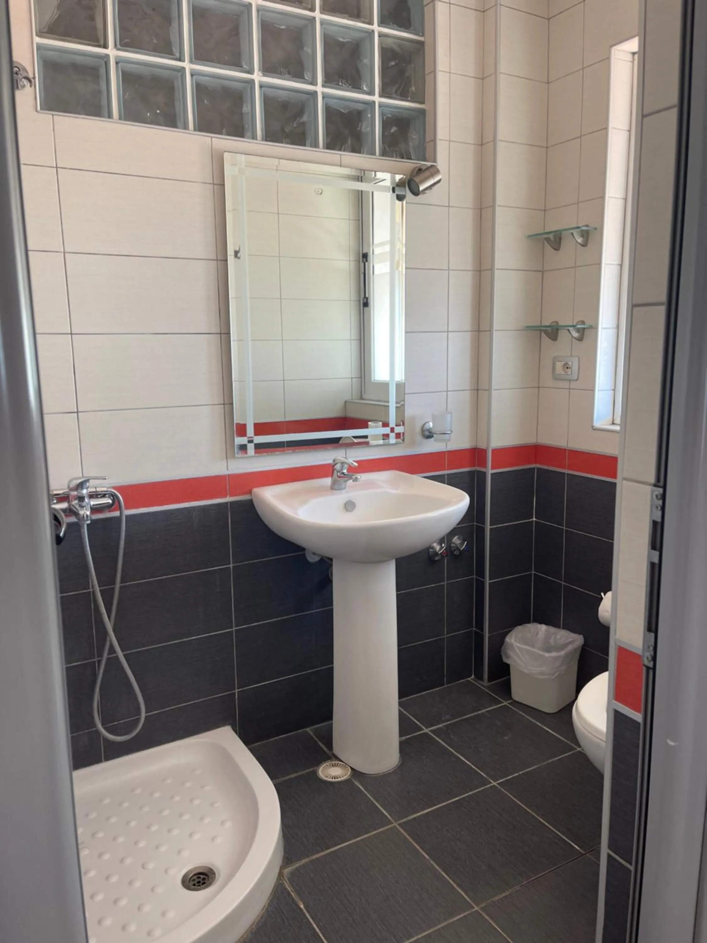 Shower in Hotel Aulona