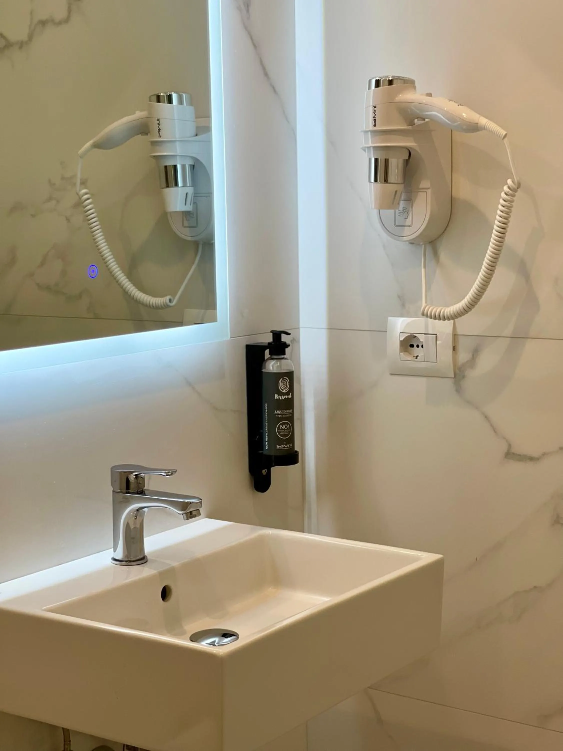 Bathroom in Hotel Aulona