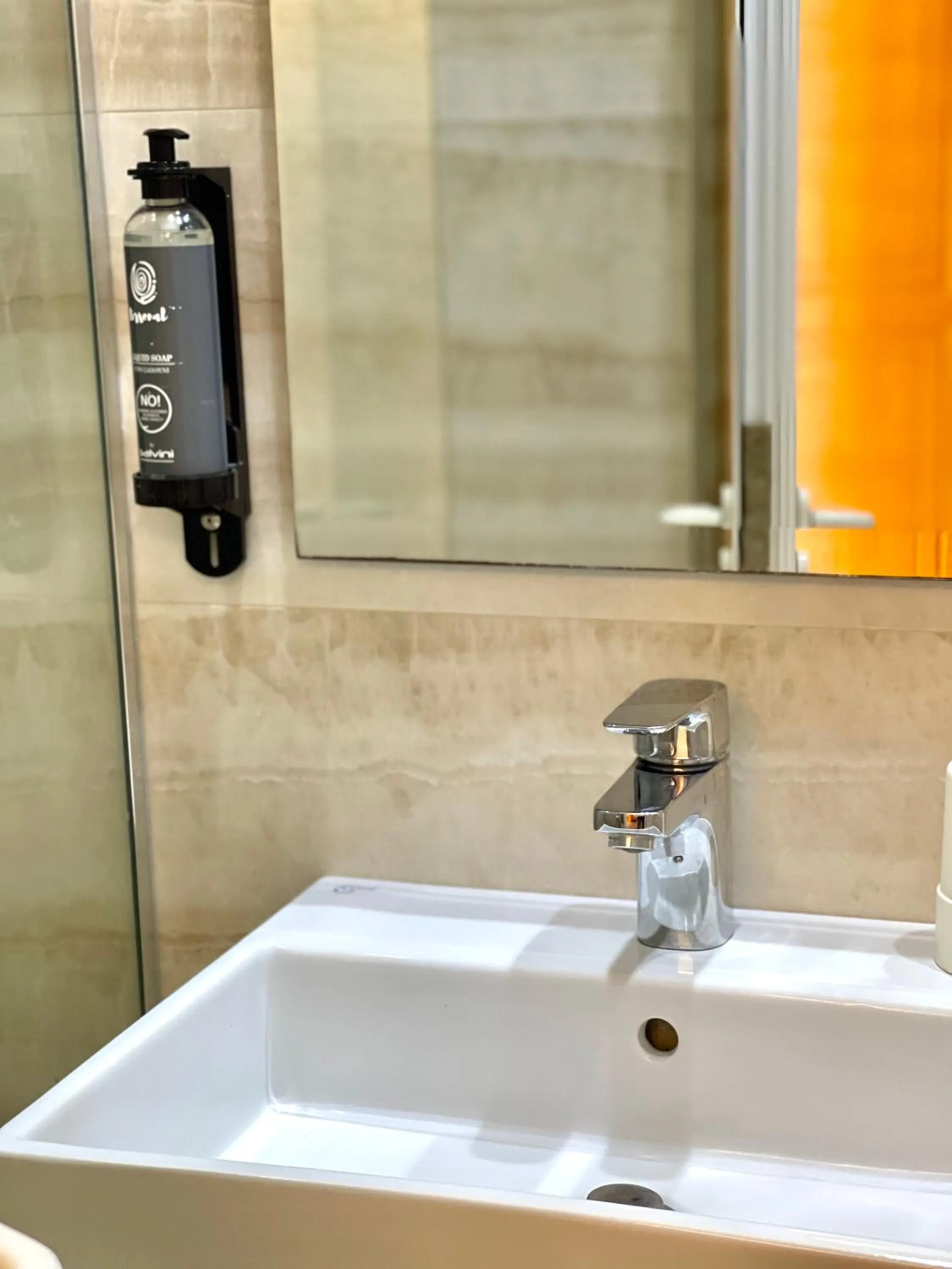 Bathroom in Hotel Aulona