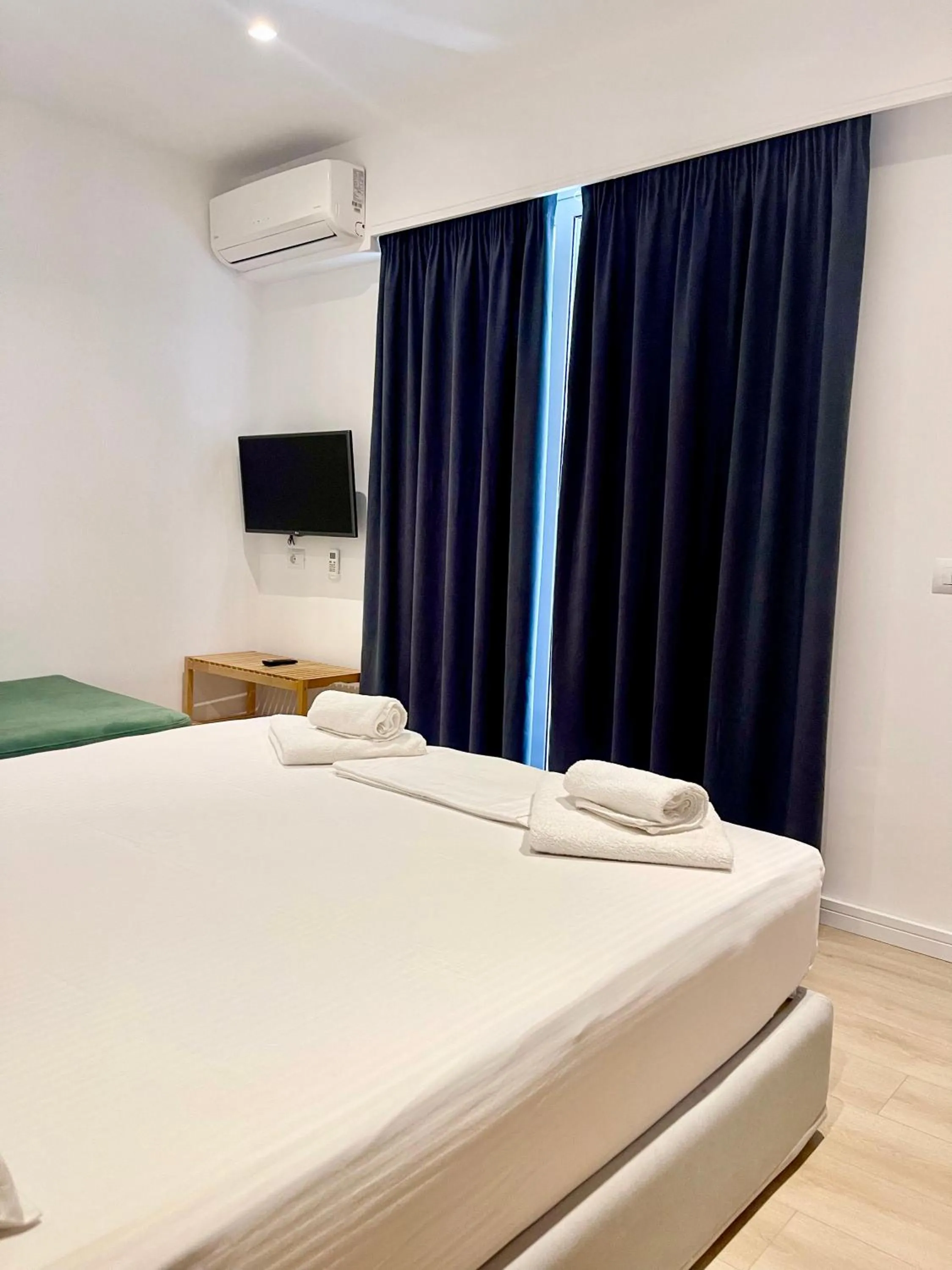 Bed in Hotel Aulona
