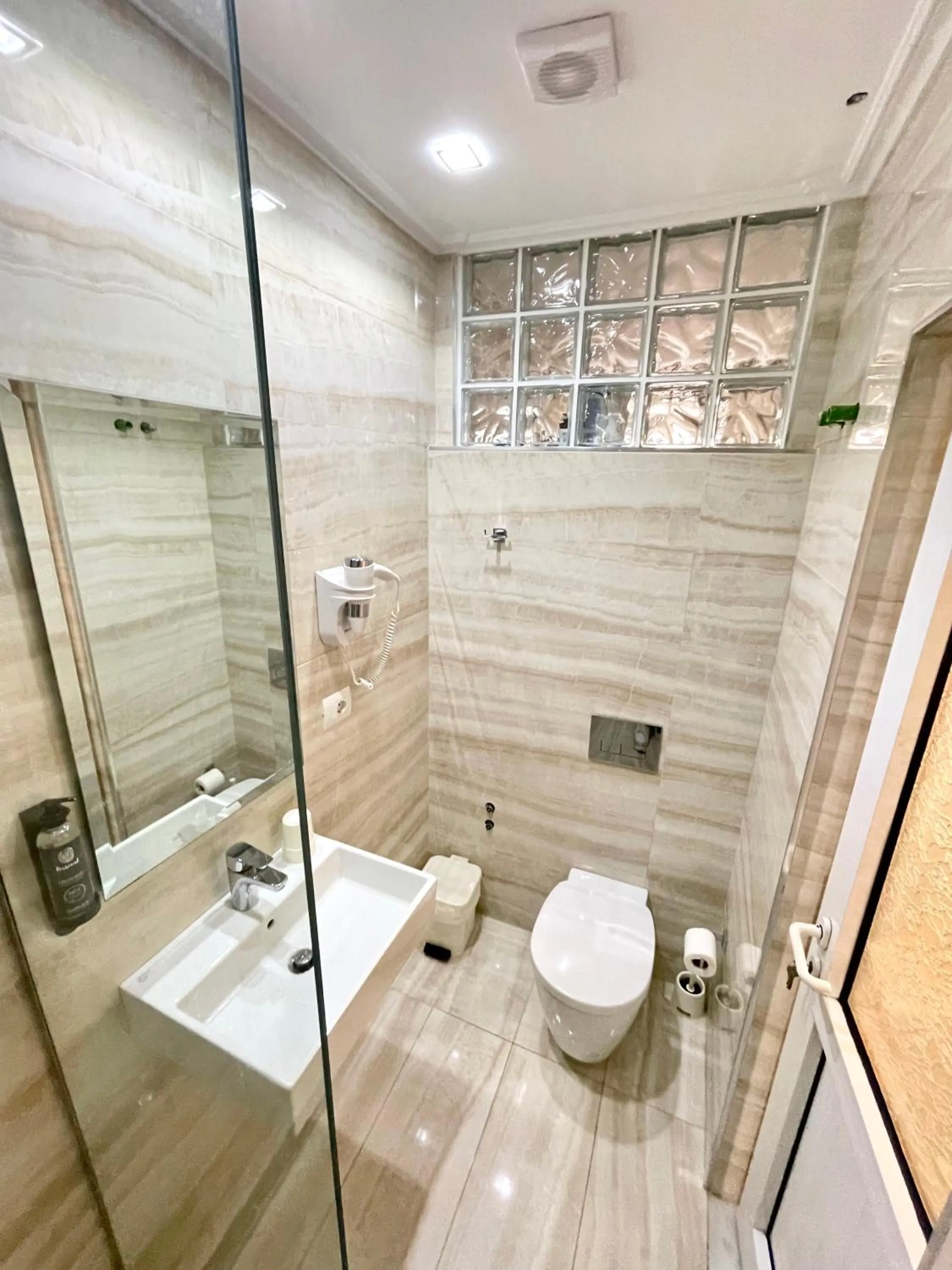 Shower in Hotel Aulona