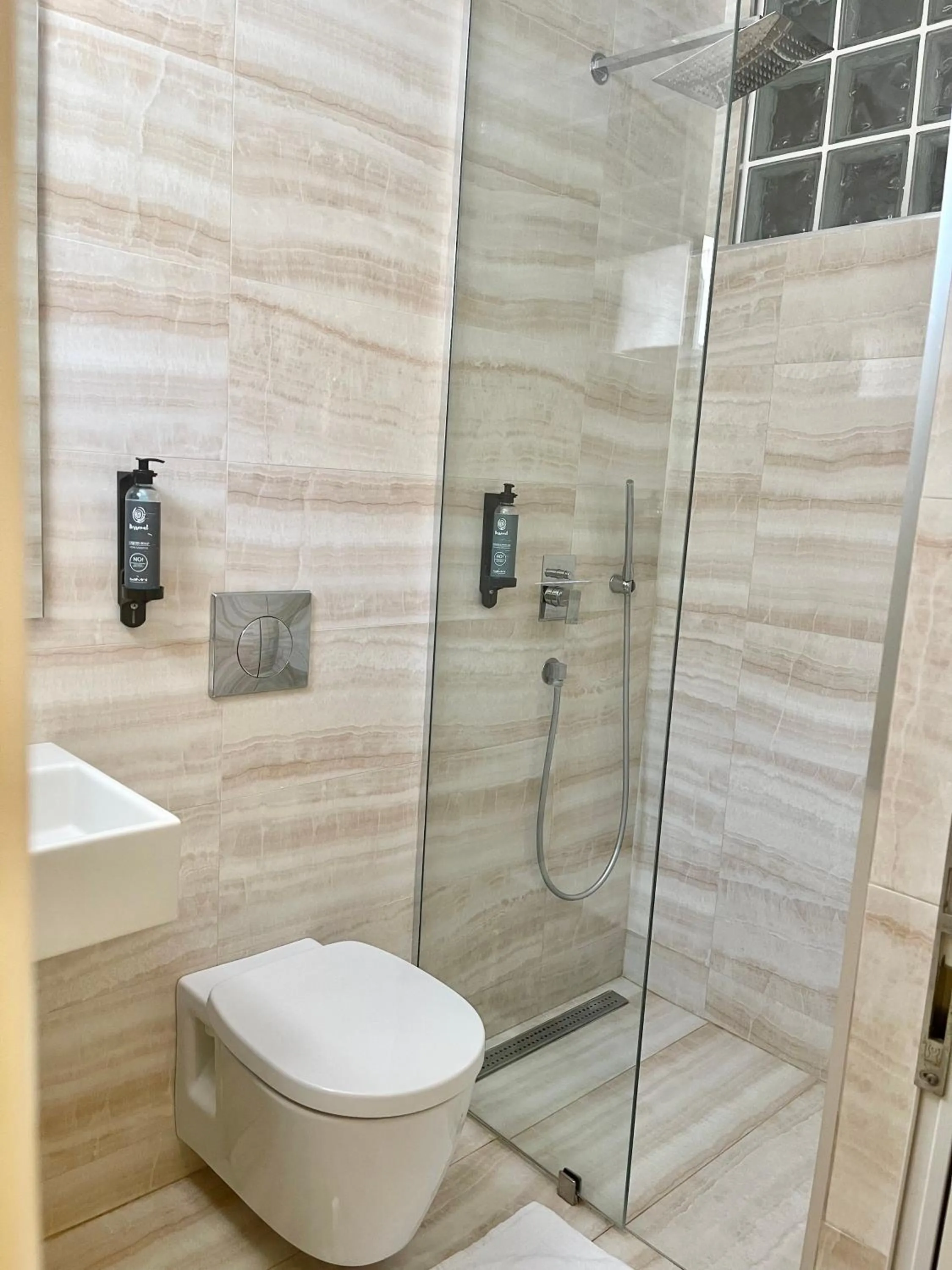 Shower in Hotel Aulona