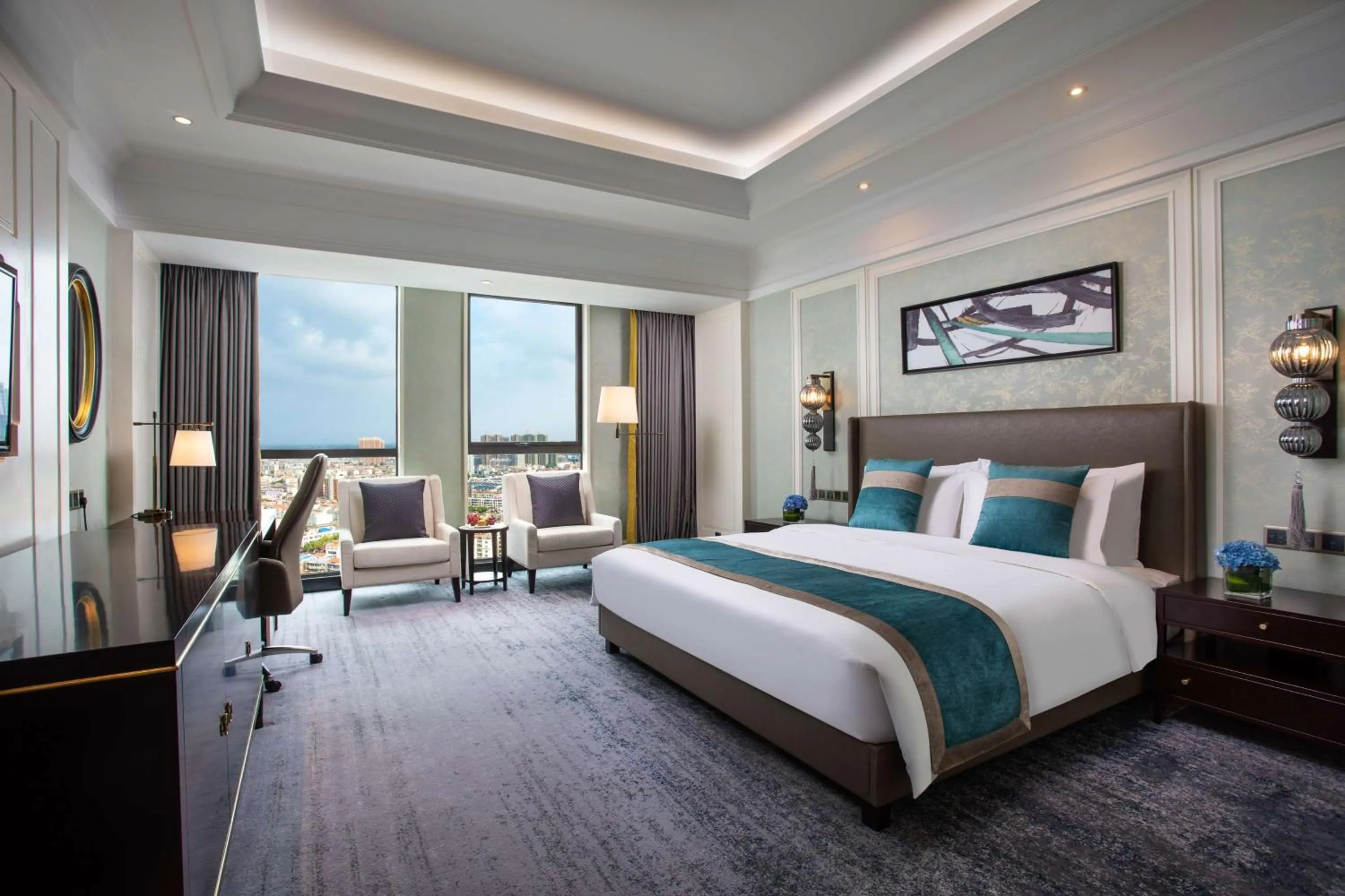 Photo of the whole room, Bed in Ramada Plaza by Wyndham Wuhan Huangpi