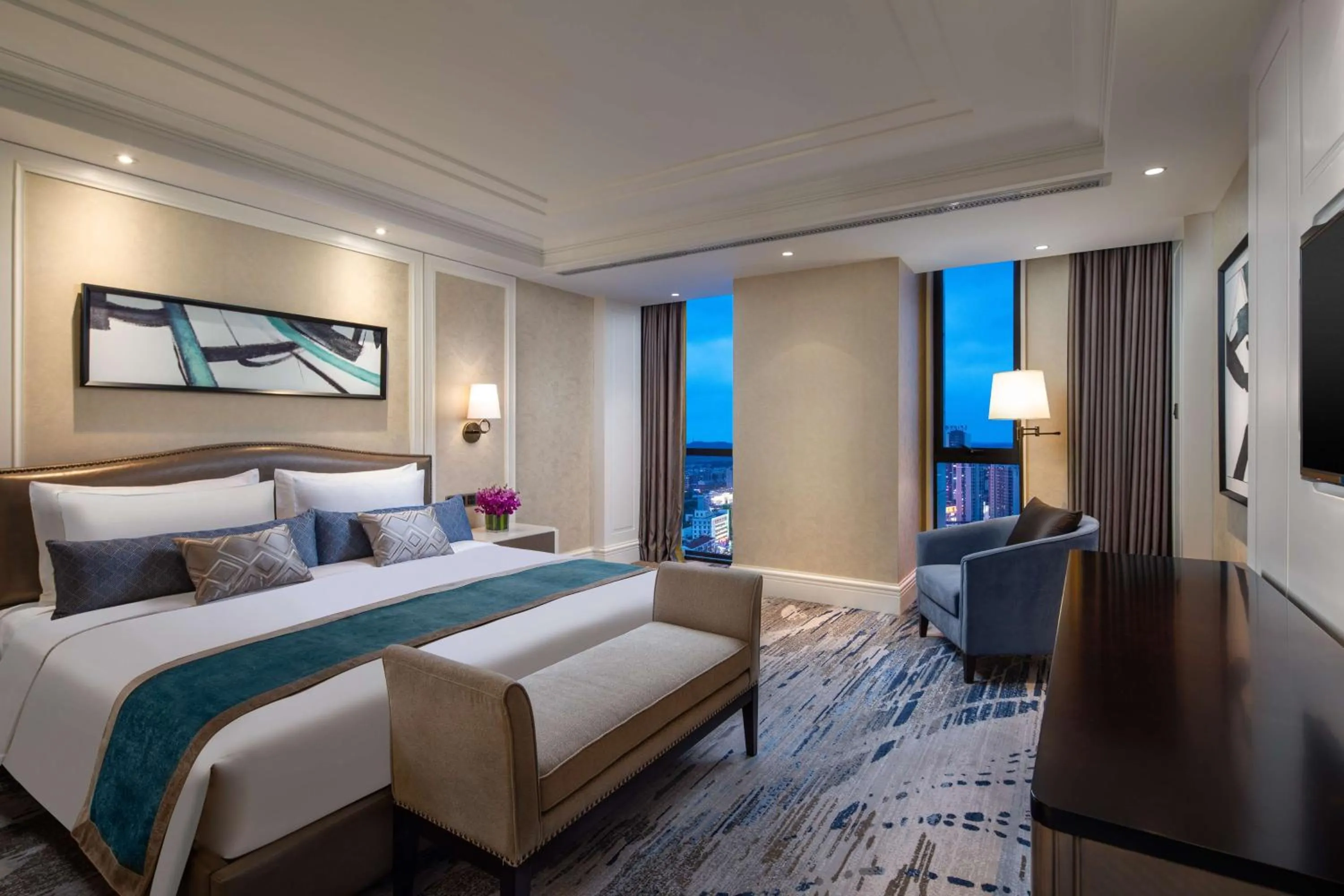 Photo of the whole room, Bed in Ramada Plaza by Wyndham Wuhan Huangpi