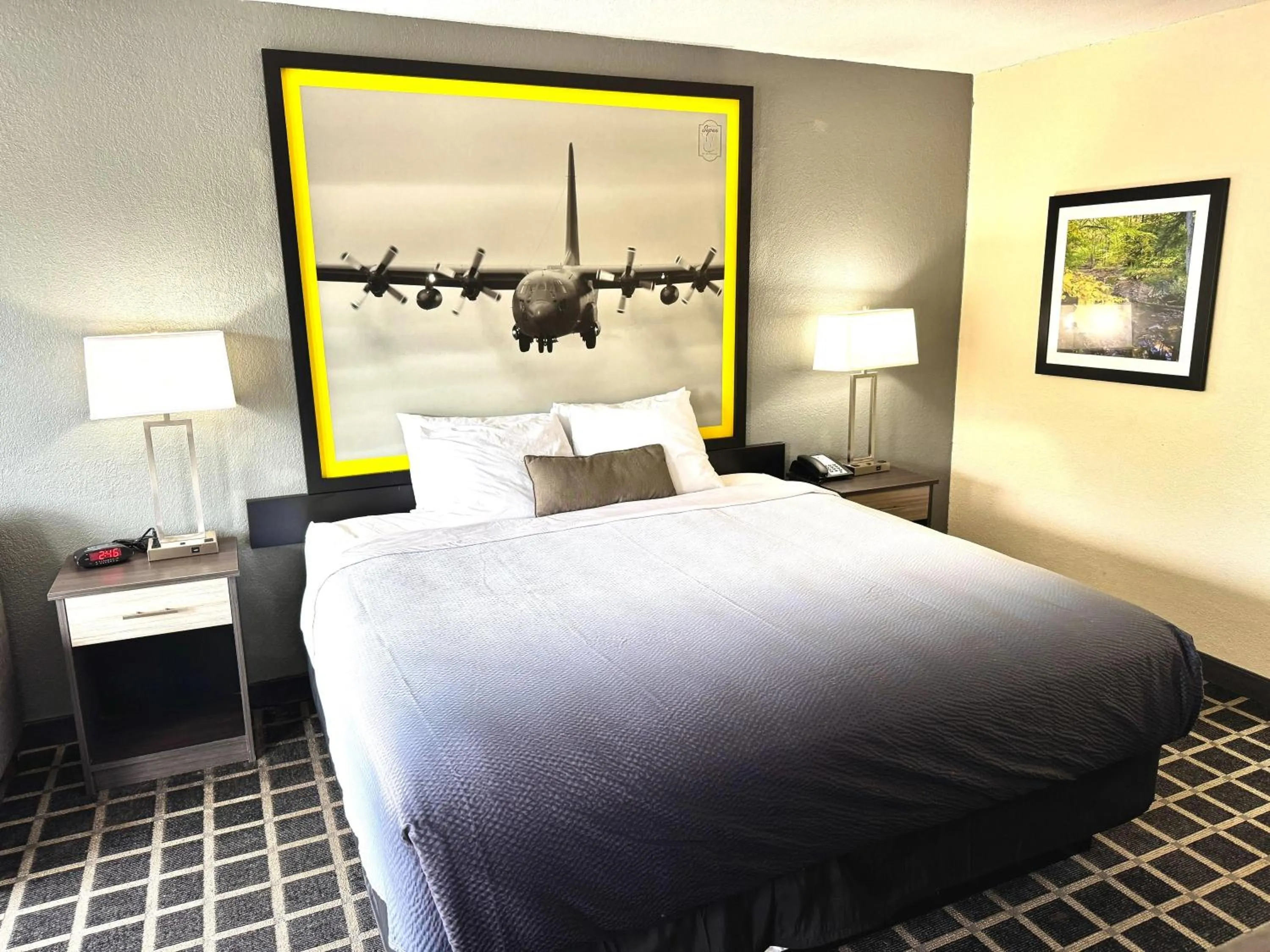 Photo of the whole room, Bed in Super 8 by Wyndham Morganton