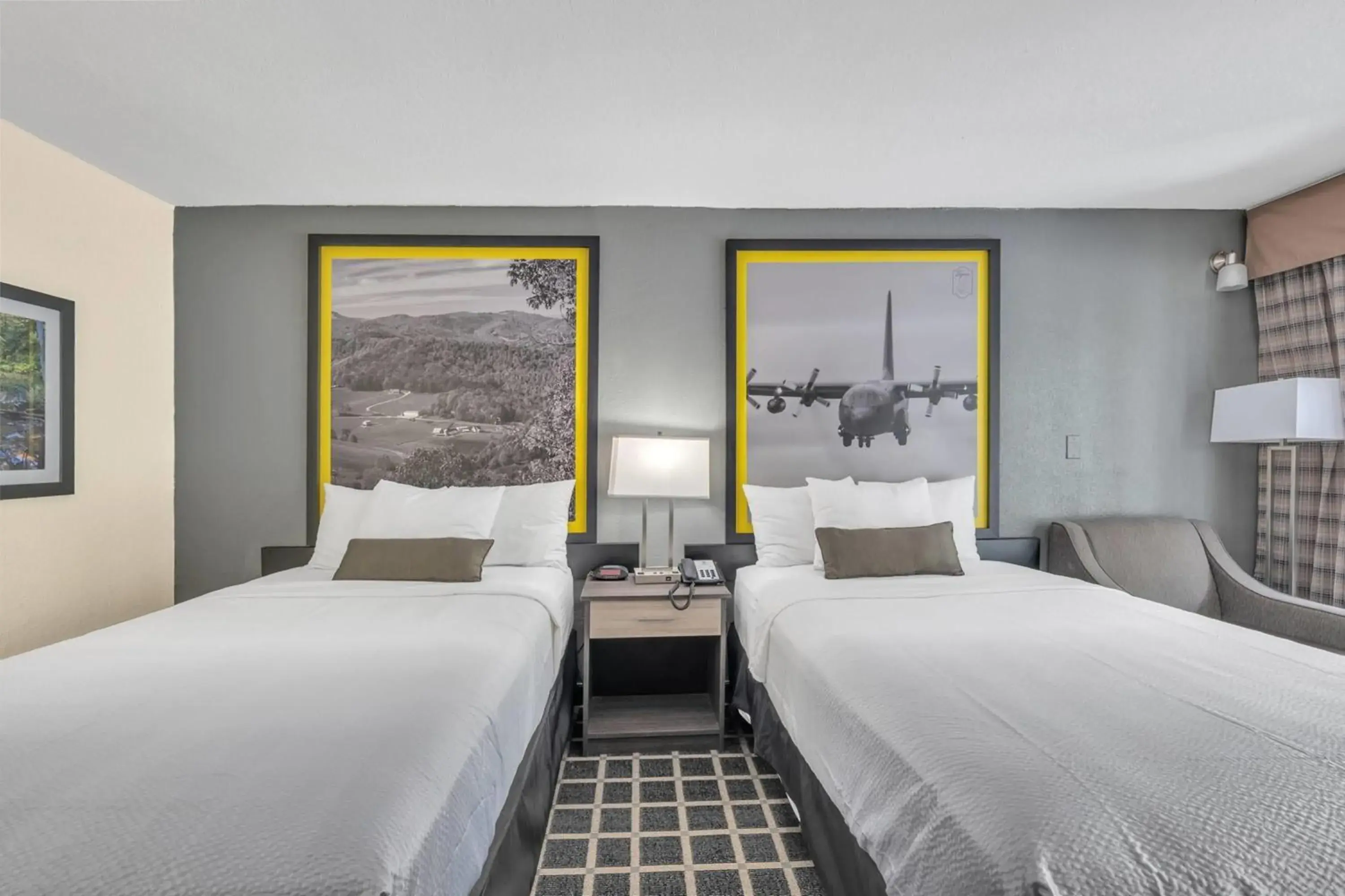 Double Room with Two Double Beds - Non-Smoking in Super 8 by Wyndham Morganton Double Room with Two Double Beds - Non-Smoking in Super 8 by Wyndham Morganton