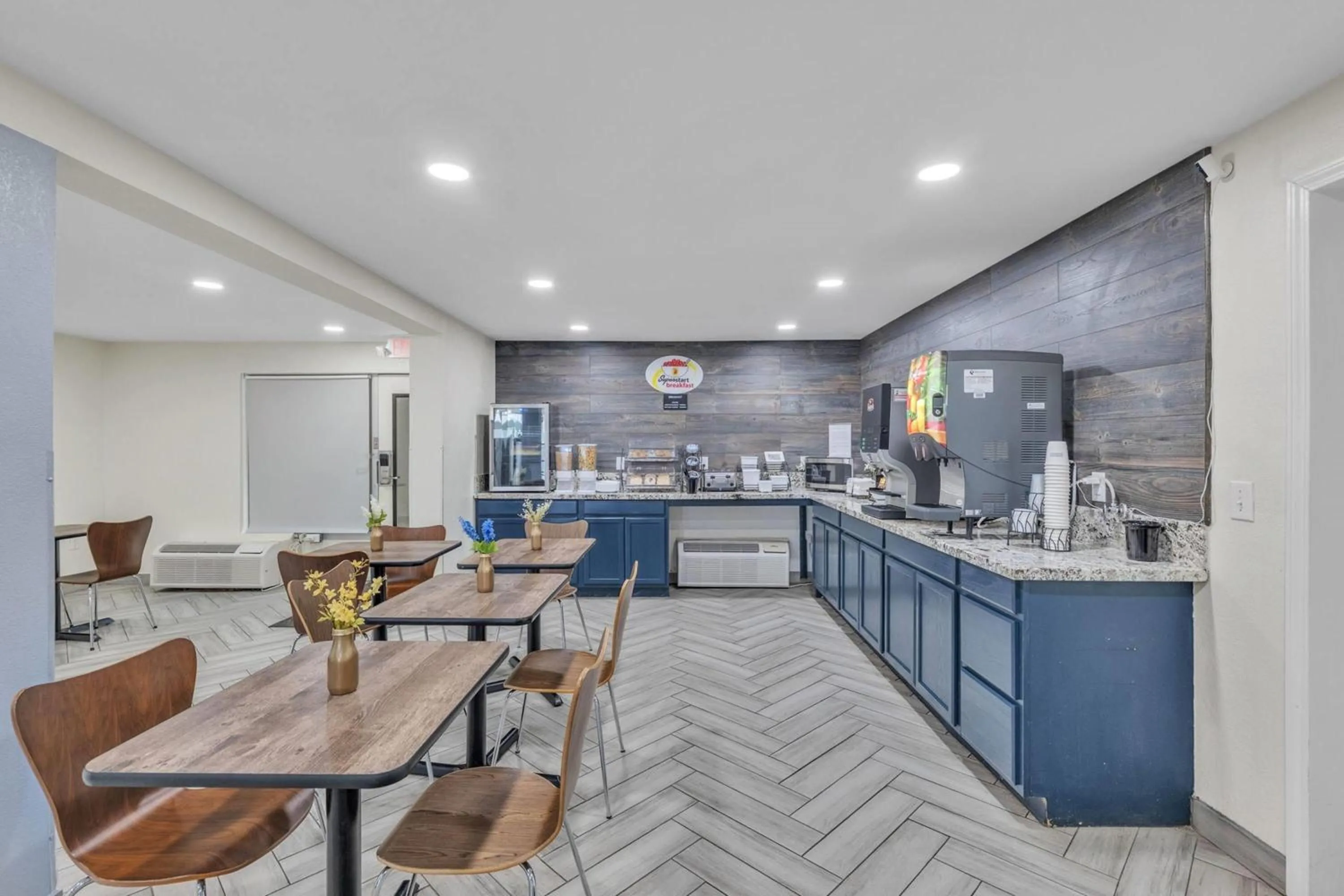 Restaurant/places to eat in Super 8 by Wyndham Morganton