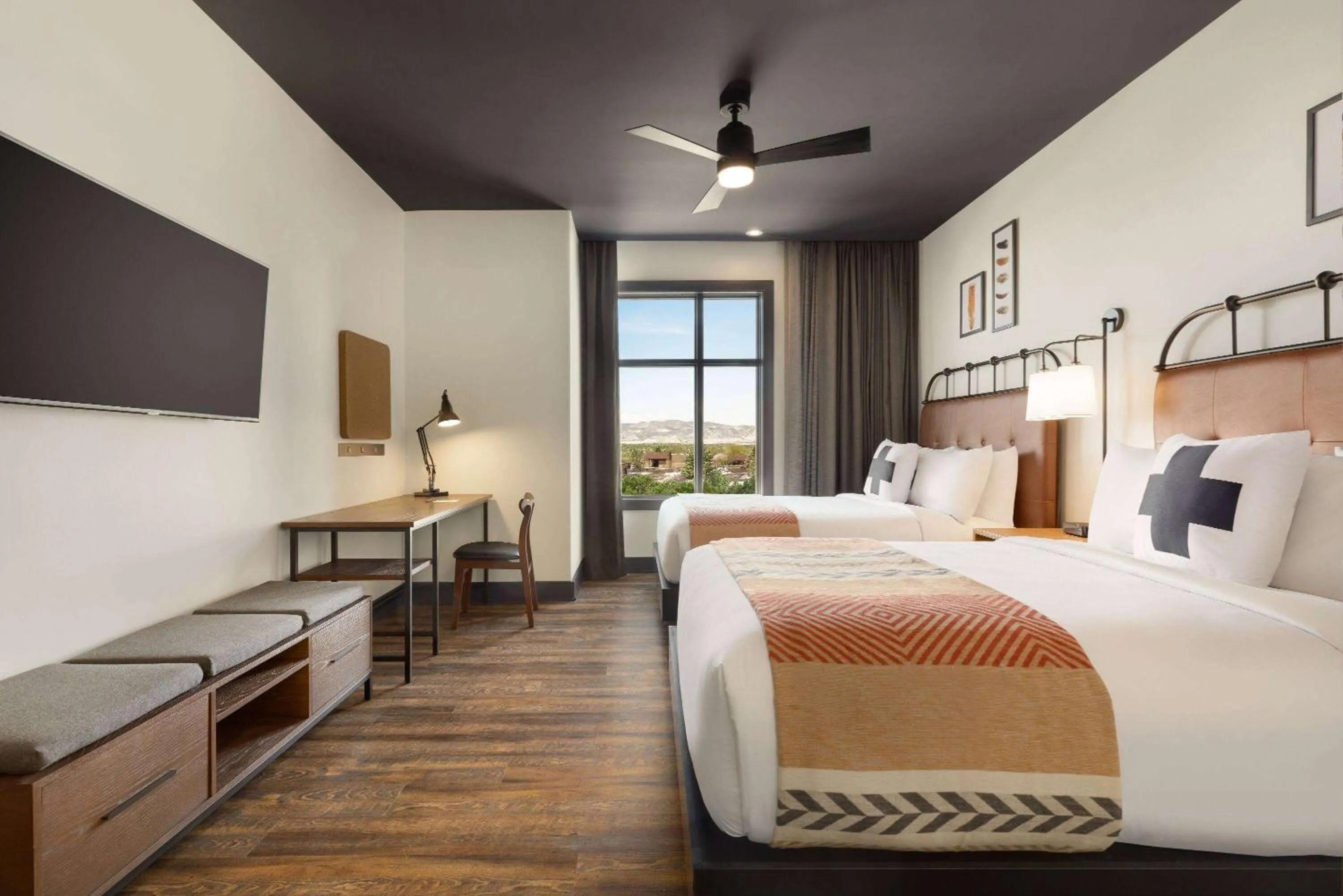 Photo of the whole room, Bed in Origin Westminster a Wyndham Hotel