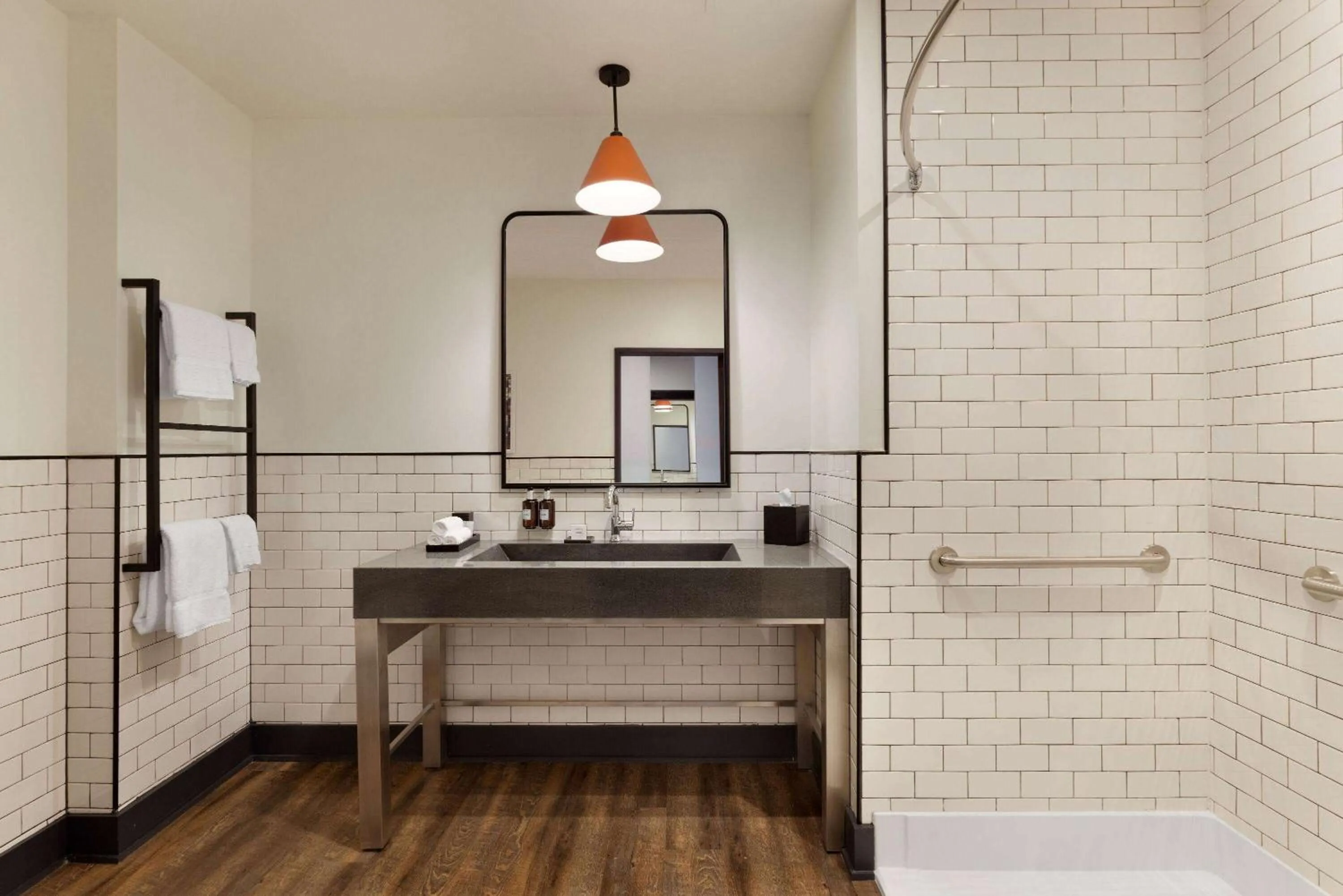 Shower in Origin Westminster a Wyndham Hotel