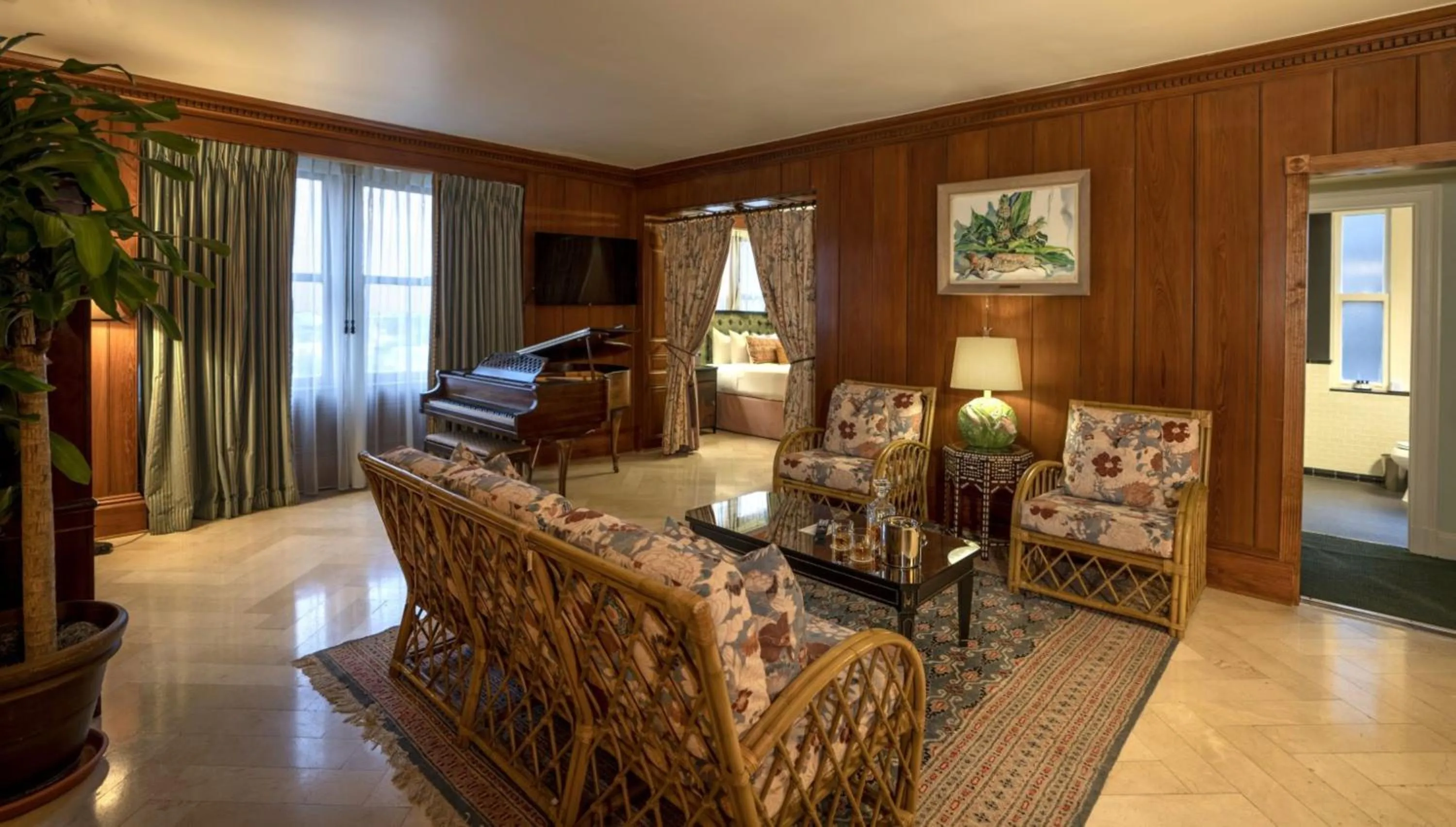 Living room in The Pontchartrain Hotel